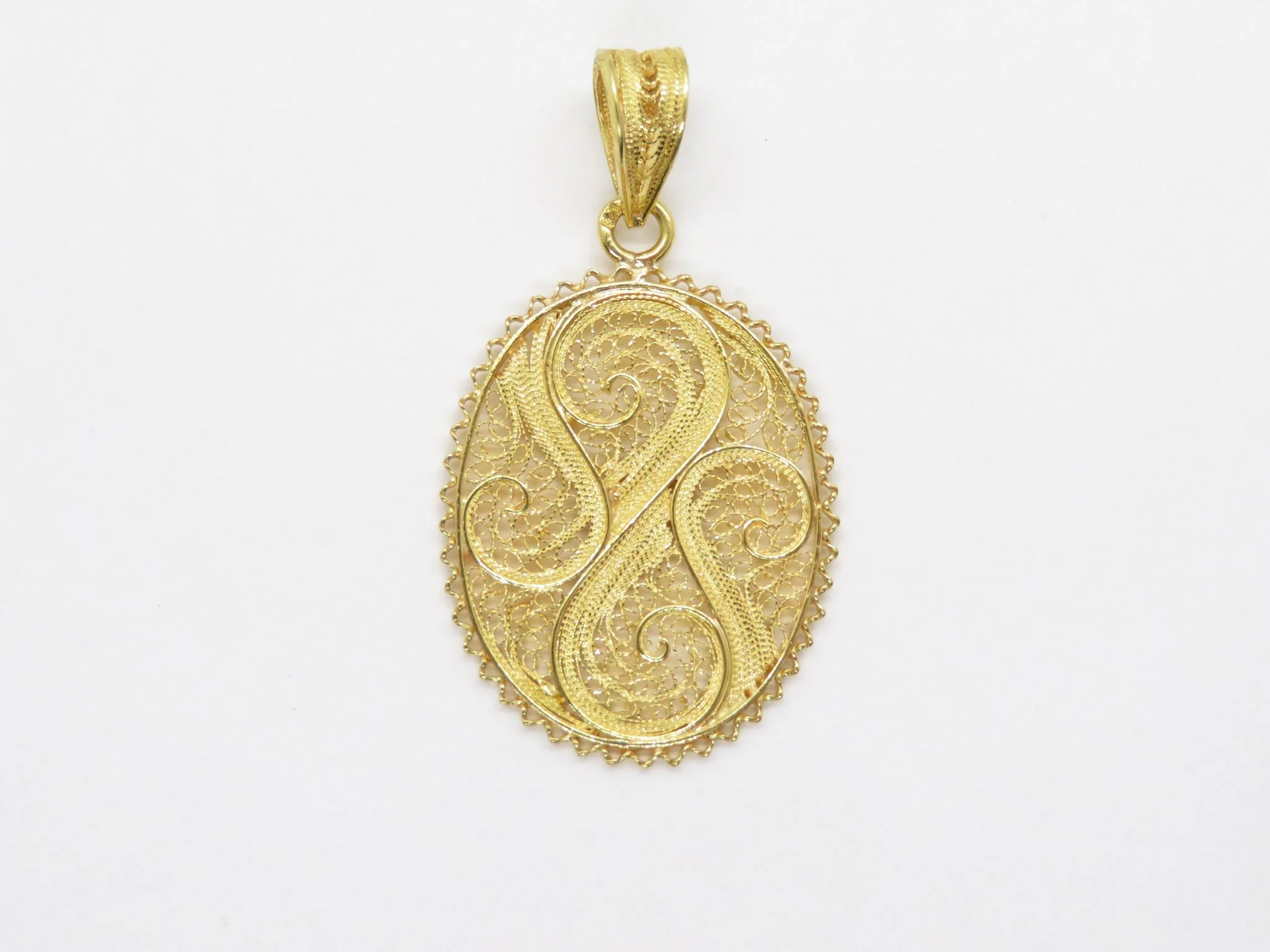 19.25k Yellow Gold Filigree Oval Pendant