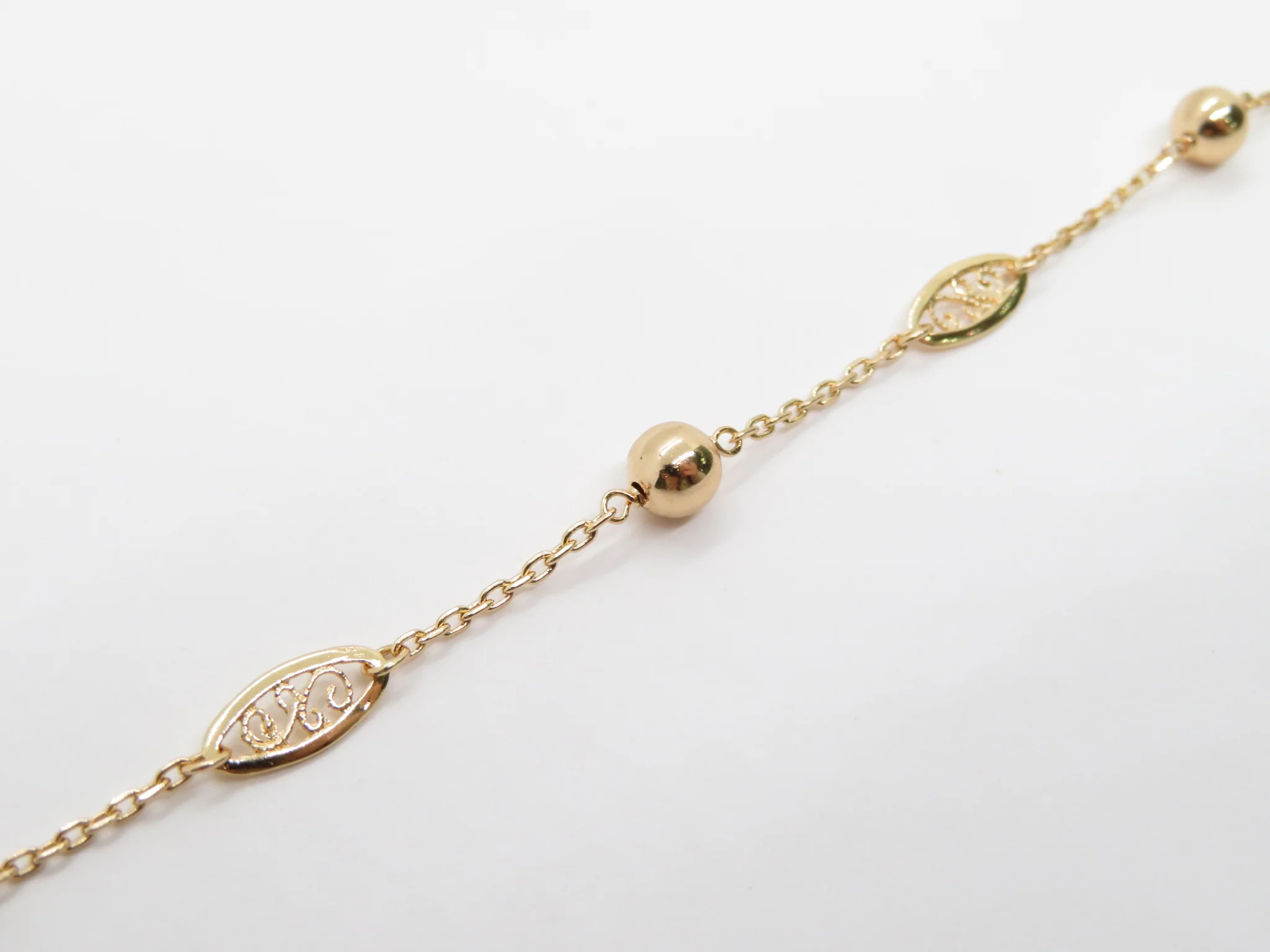 19.25k Yellow Gold Filigree Scroll & Bead Bracelet - Image 3