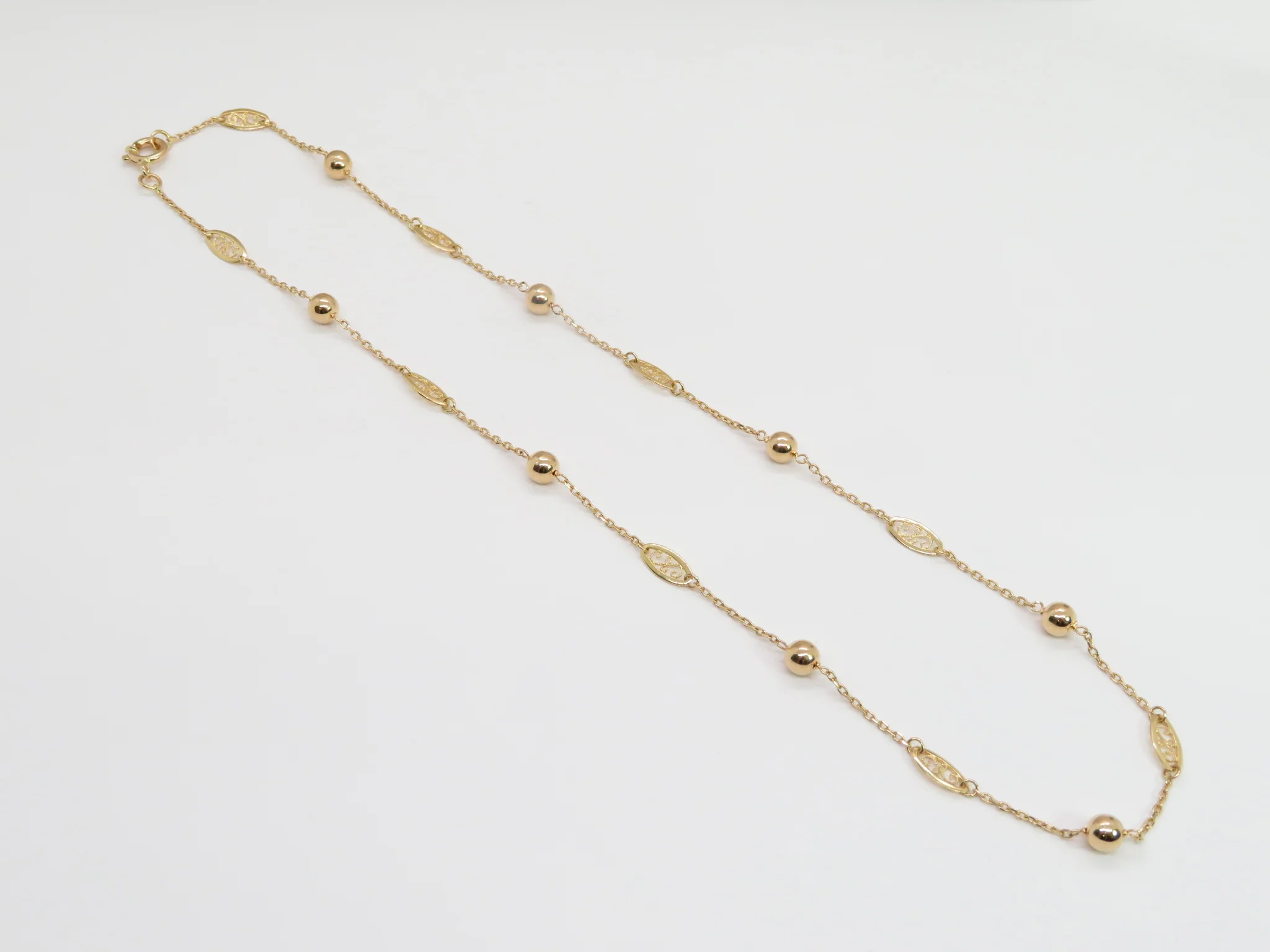 19.25k Yellow Gold Filigree Scroll & Bead Necklace - Image 3