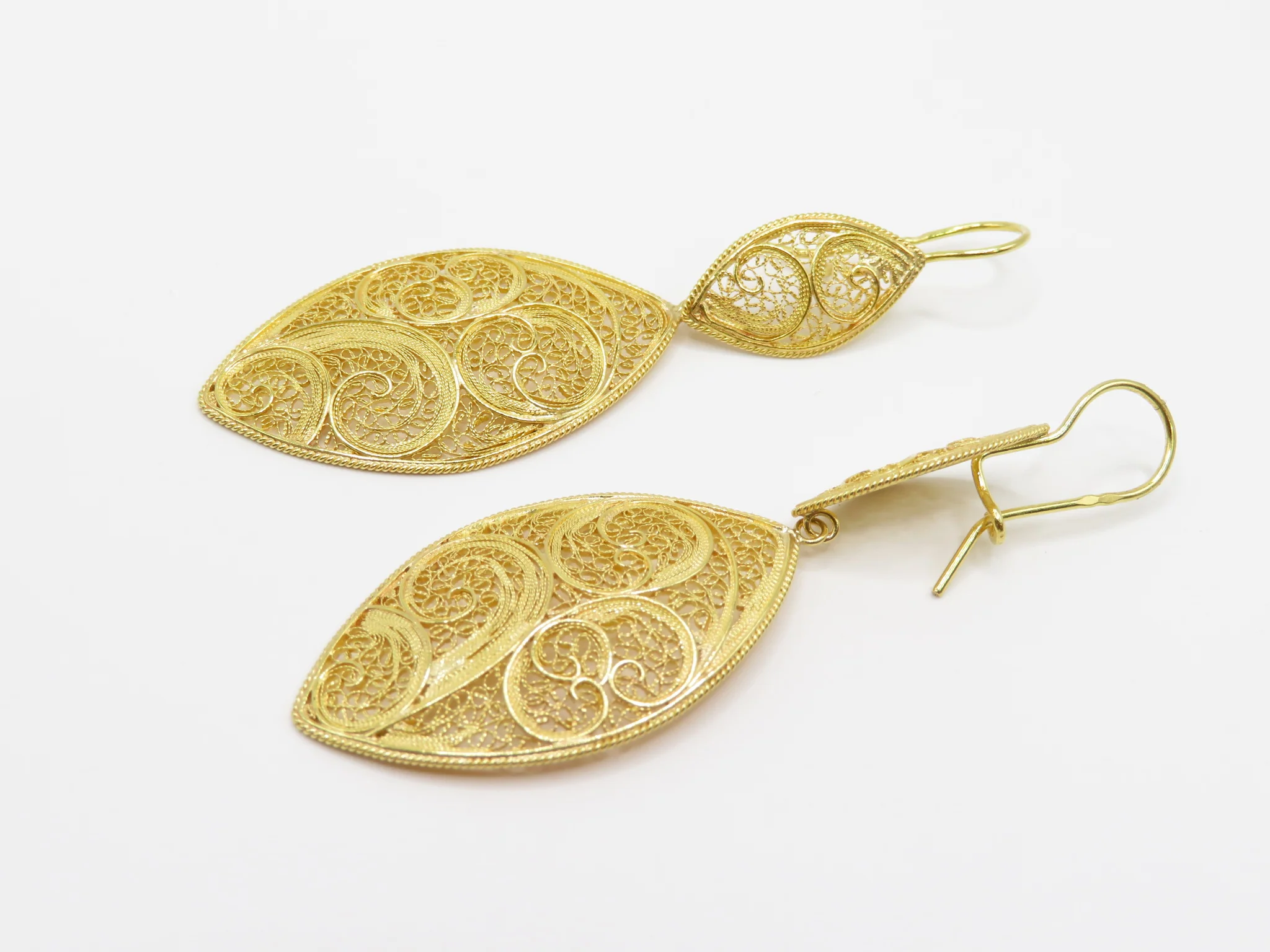 19.25k Filigree Tear Drop Earrings - Image 3