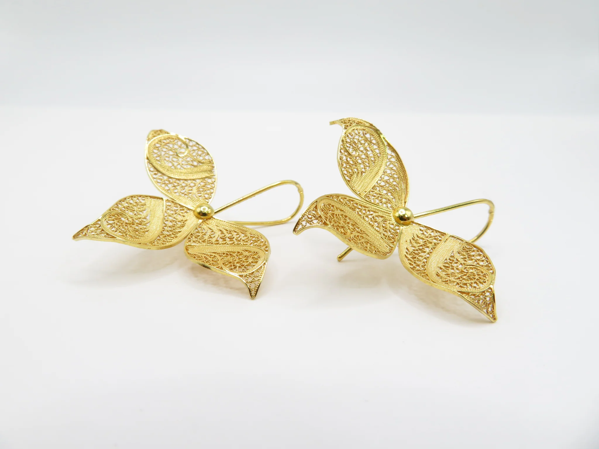 19.25k Filigree Three Petal Earrings - Image 3