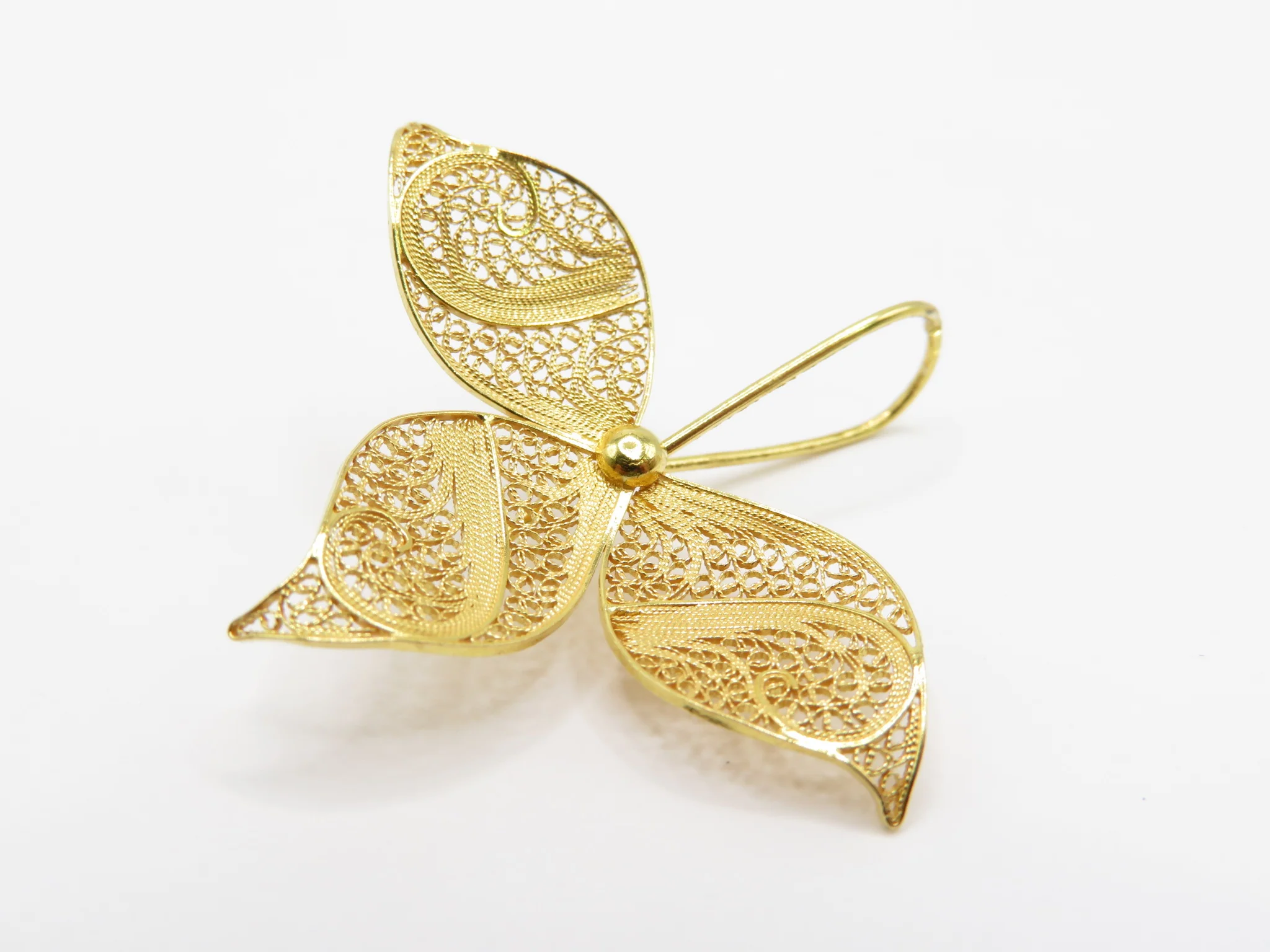 19.25k Filigree Three Petal Earrings - Image 4