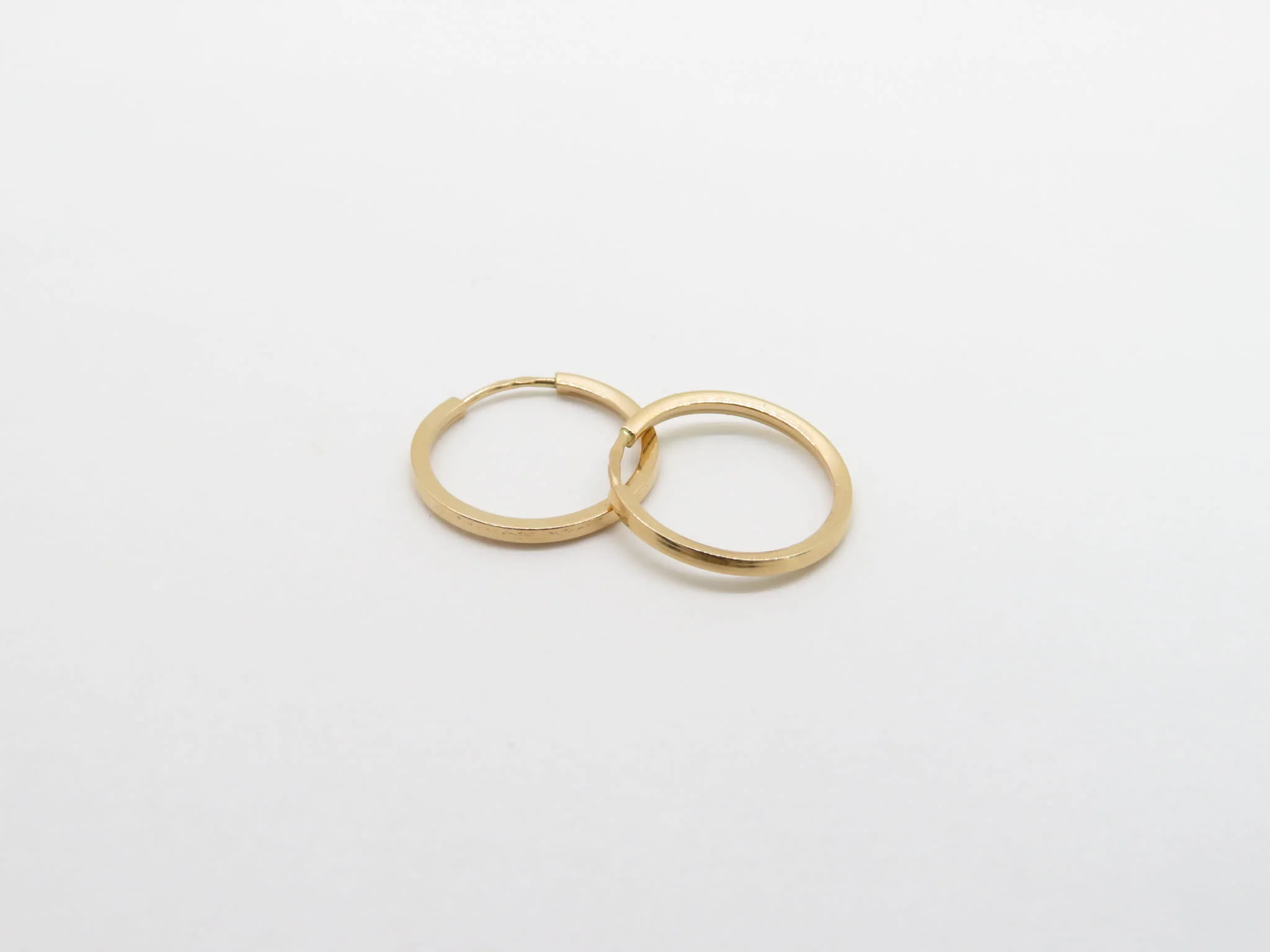 19.25k Yellow Gold Flat Sleeper Hoops - Image 7