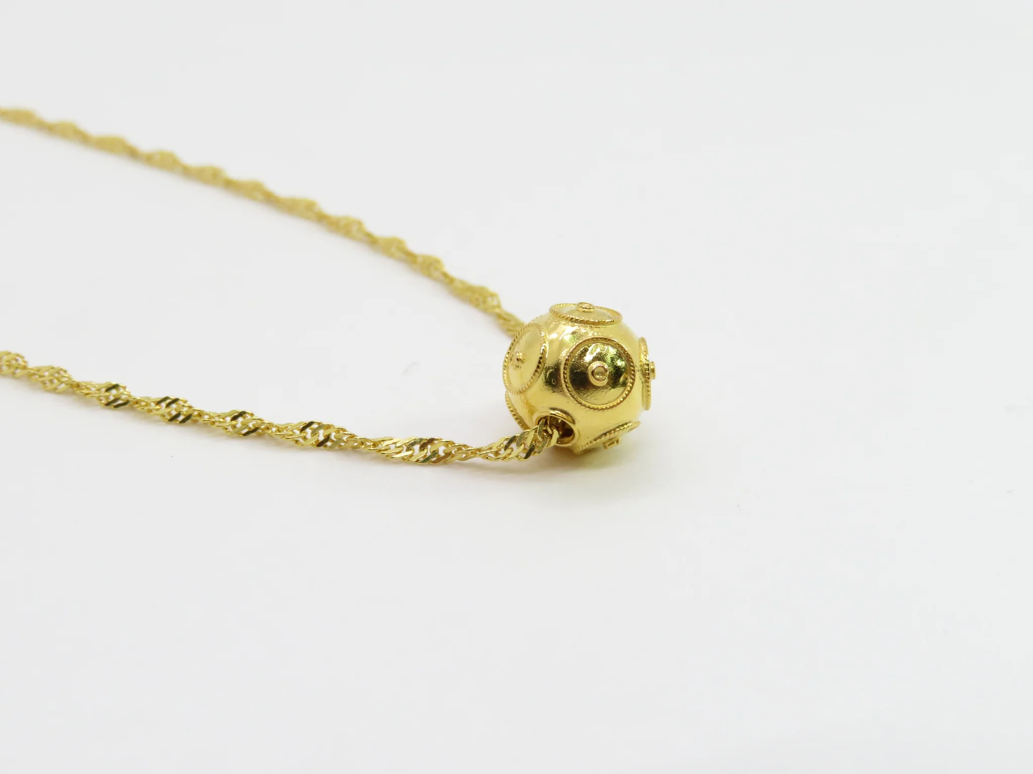 19.25k Floating Conta de Viana Necklace - Image 4