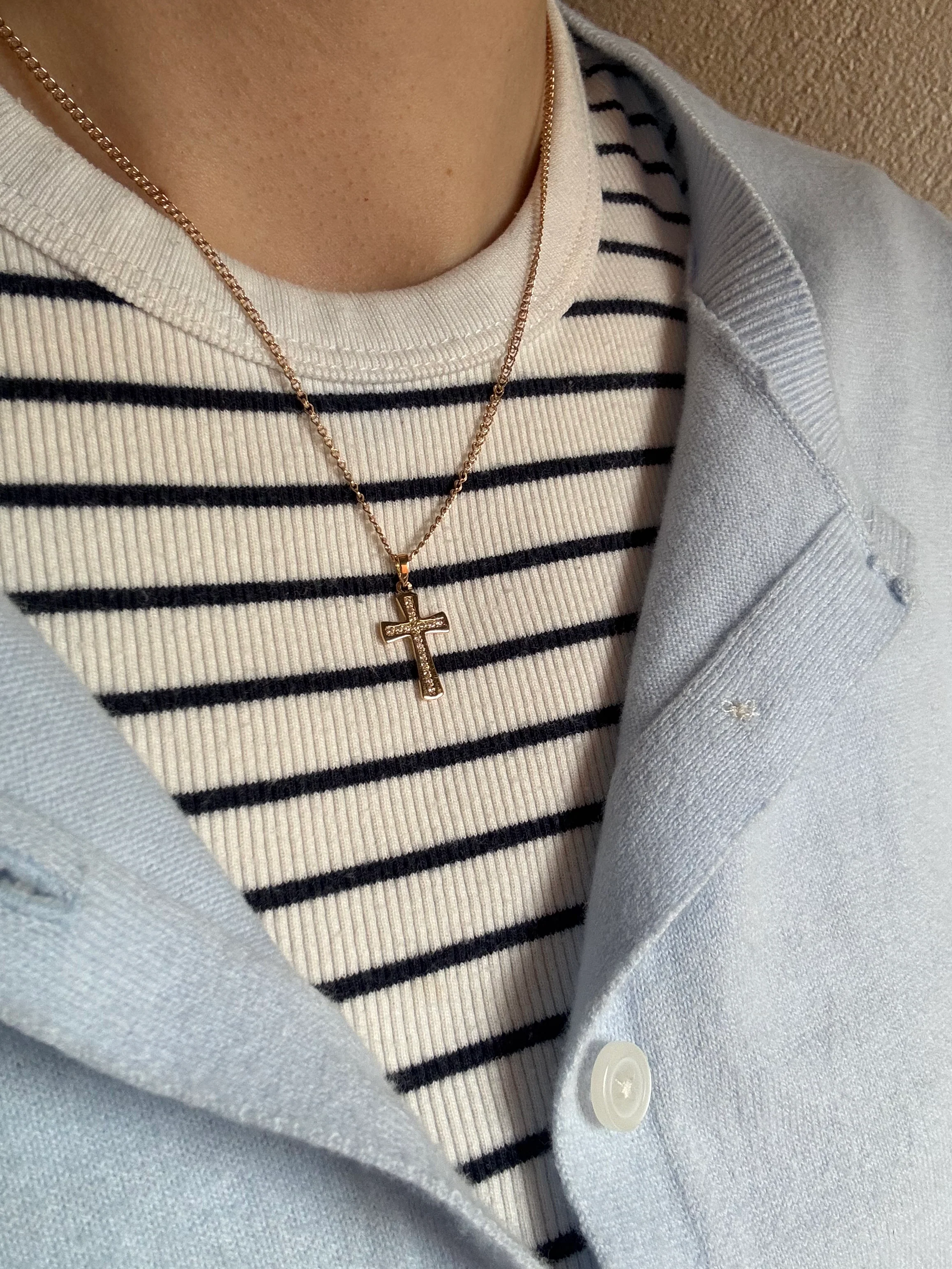 19.25k Yellow Gold Fluted Cross Pendant - Image 2