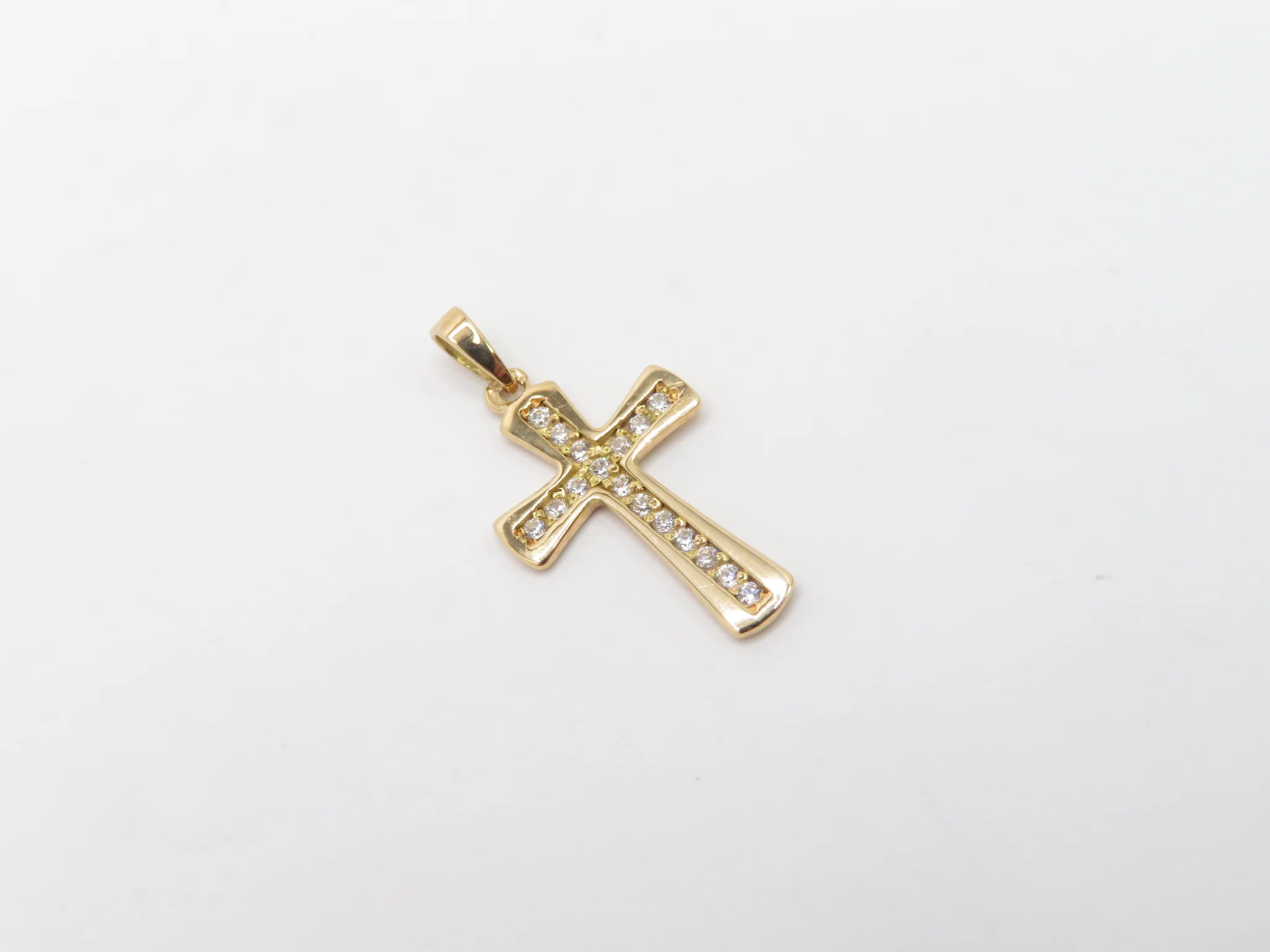 19.25k Yellow Gold Fluted Cross Pendant - Image 3