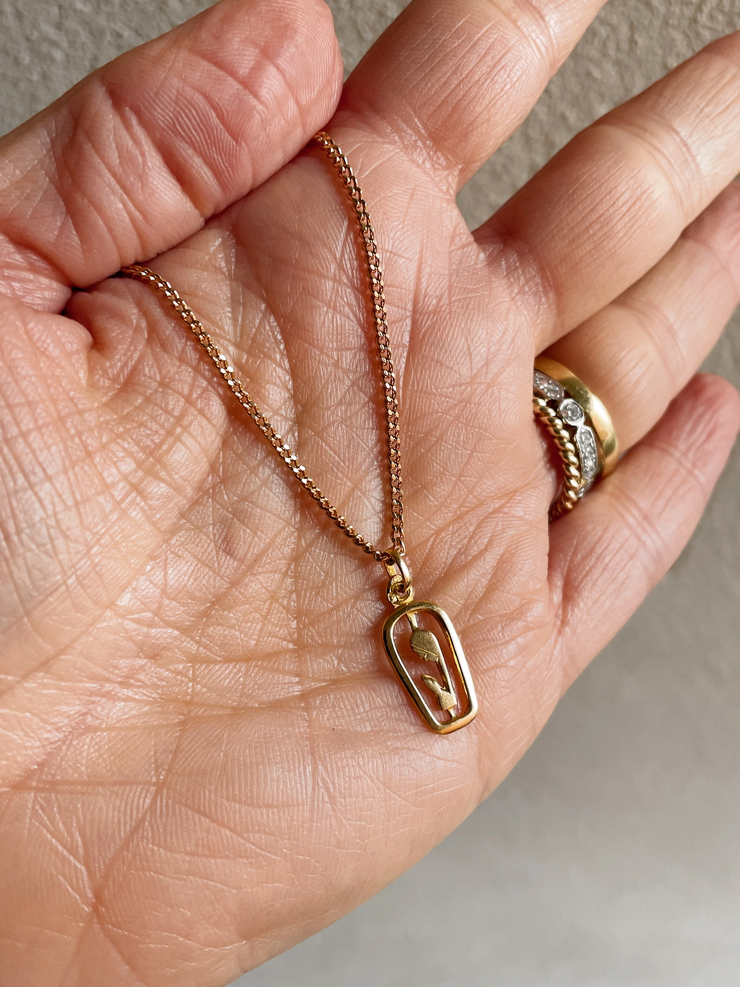 19.25k Yellow Gold Cutout Madonna Pendant - Image 4