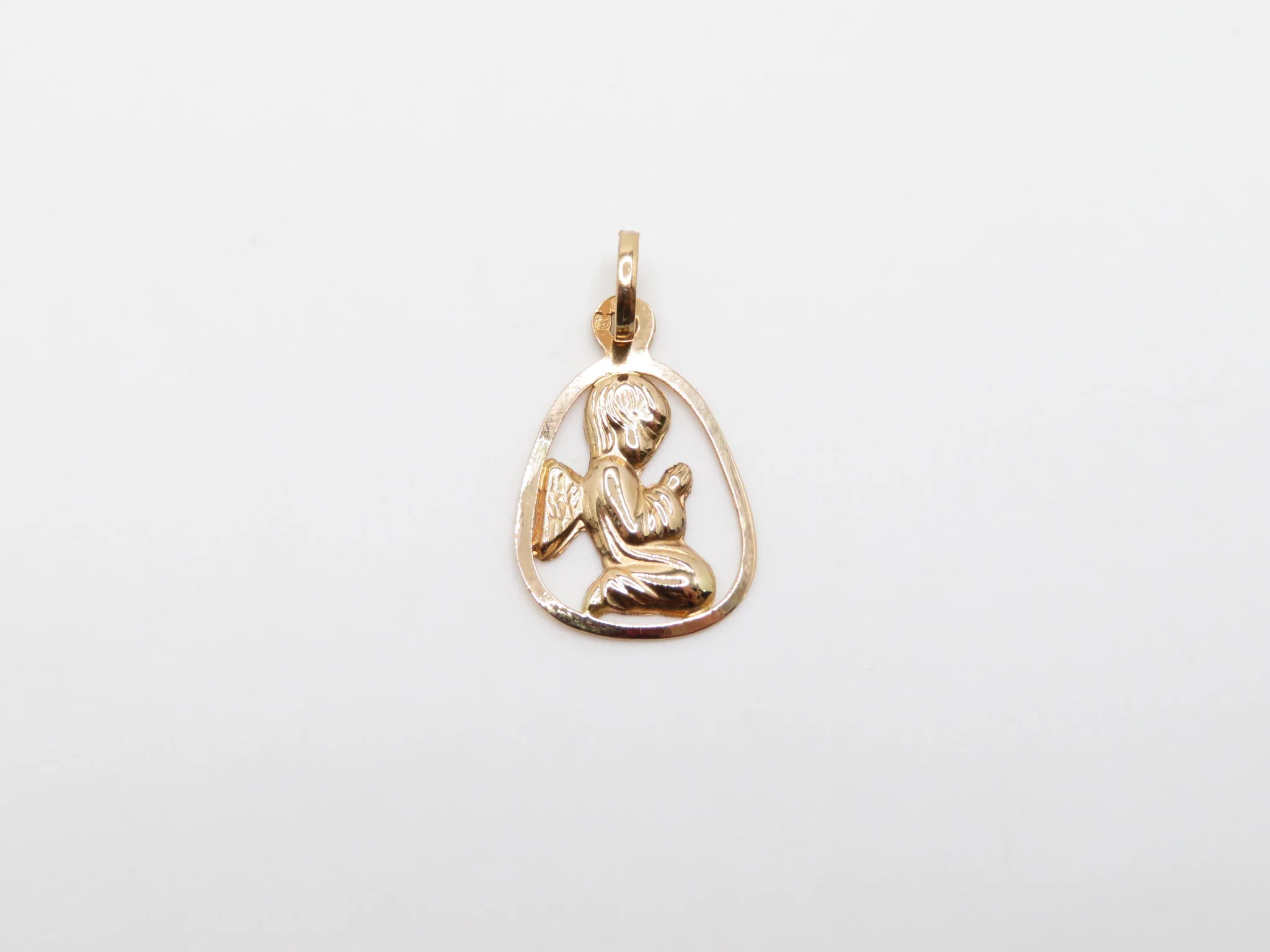19.25k Framed Praying Angel Pendant