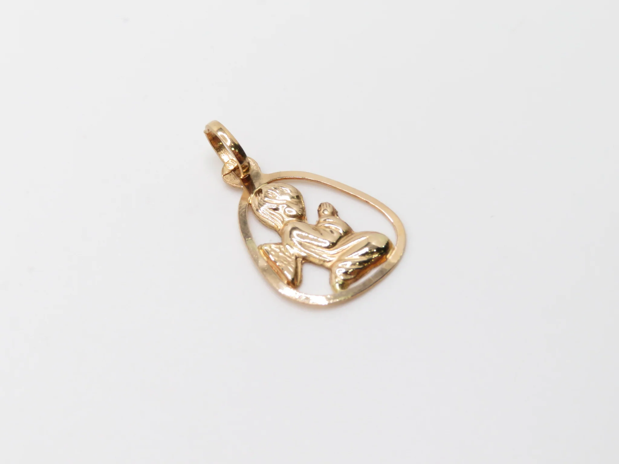19.25k Framed Praying Angel Pendant - Image 4