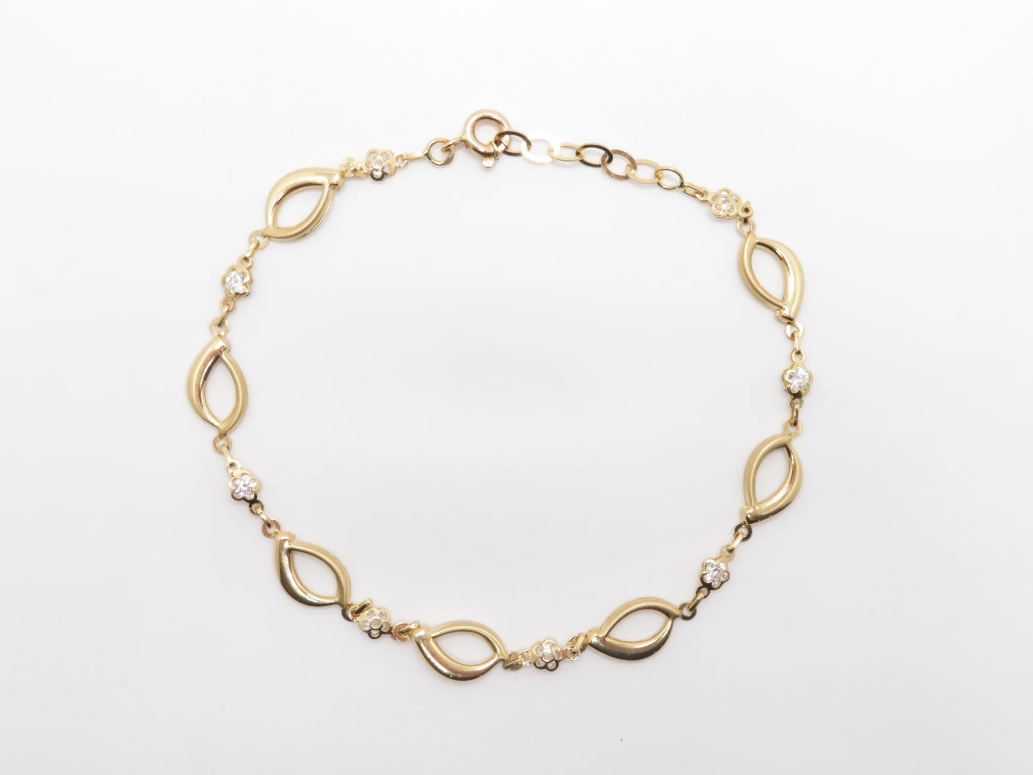 19.25k Yellow Gold Grace Bracelet - Image 6