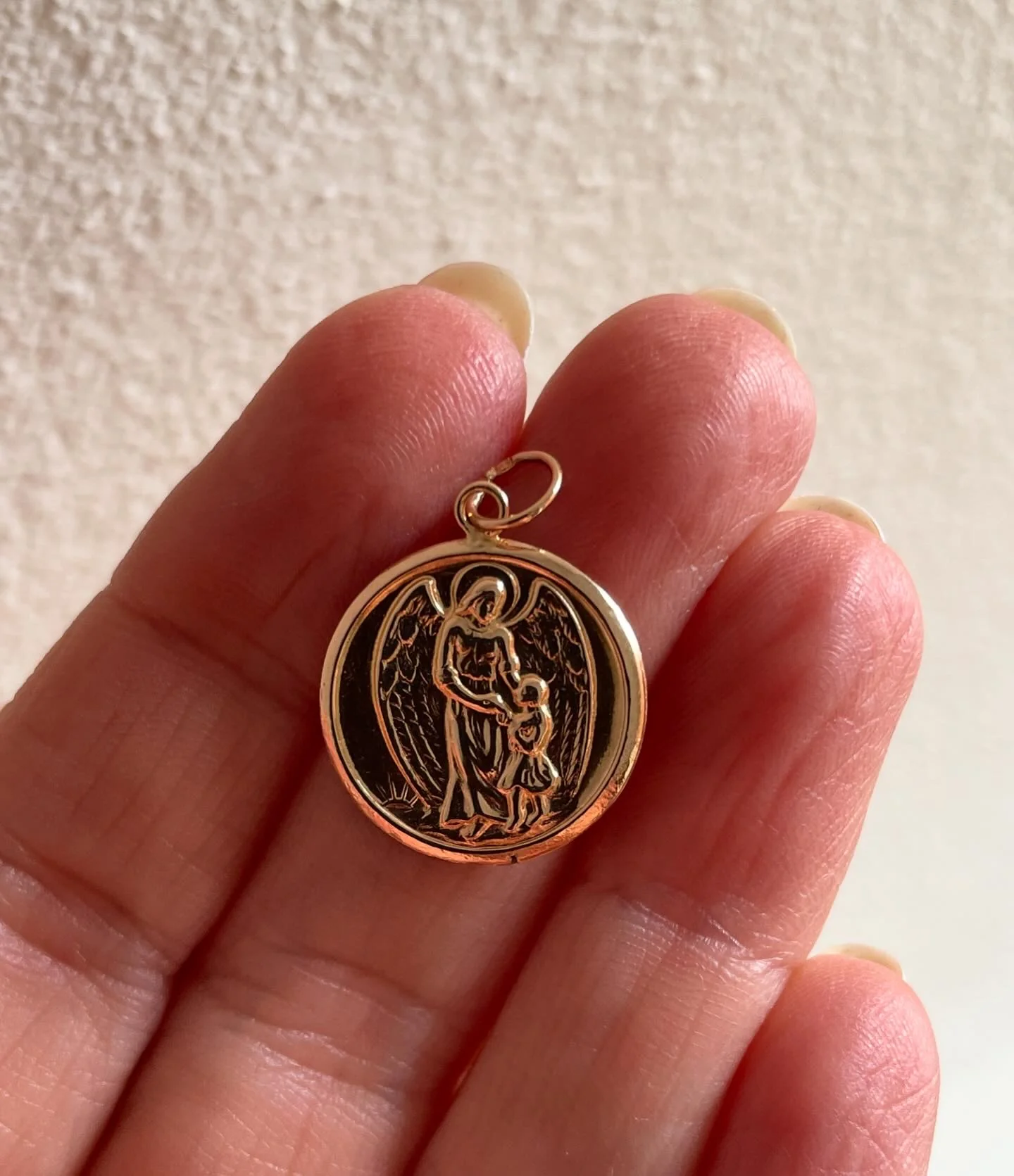19.25k Yellow Gold Guardian Angel Medallion - Image 2