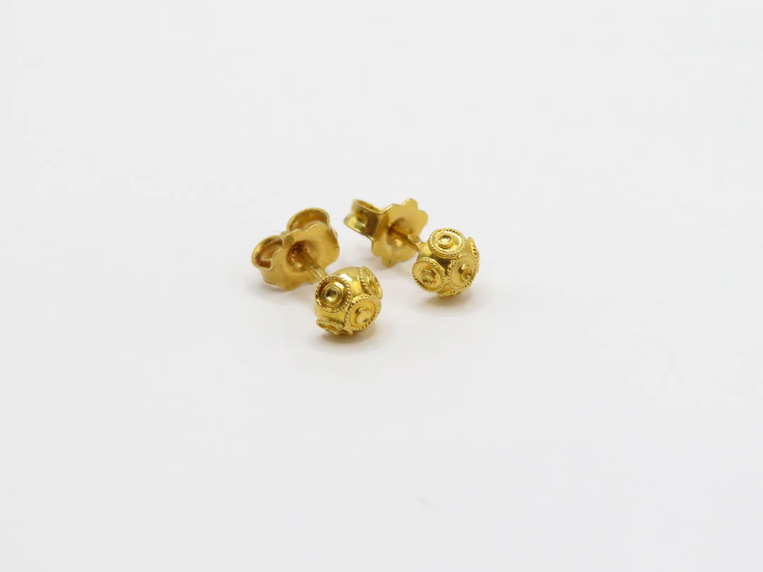 19.25k Yellow Gold Half Stud Conta de Viana Earrings
