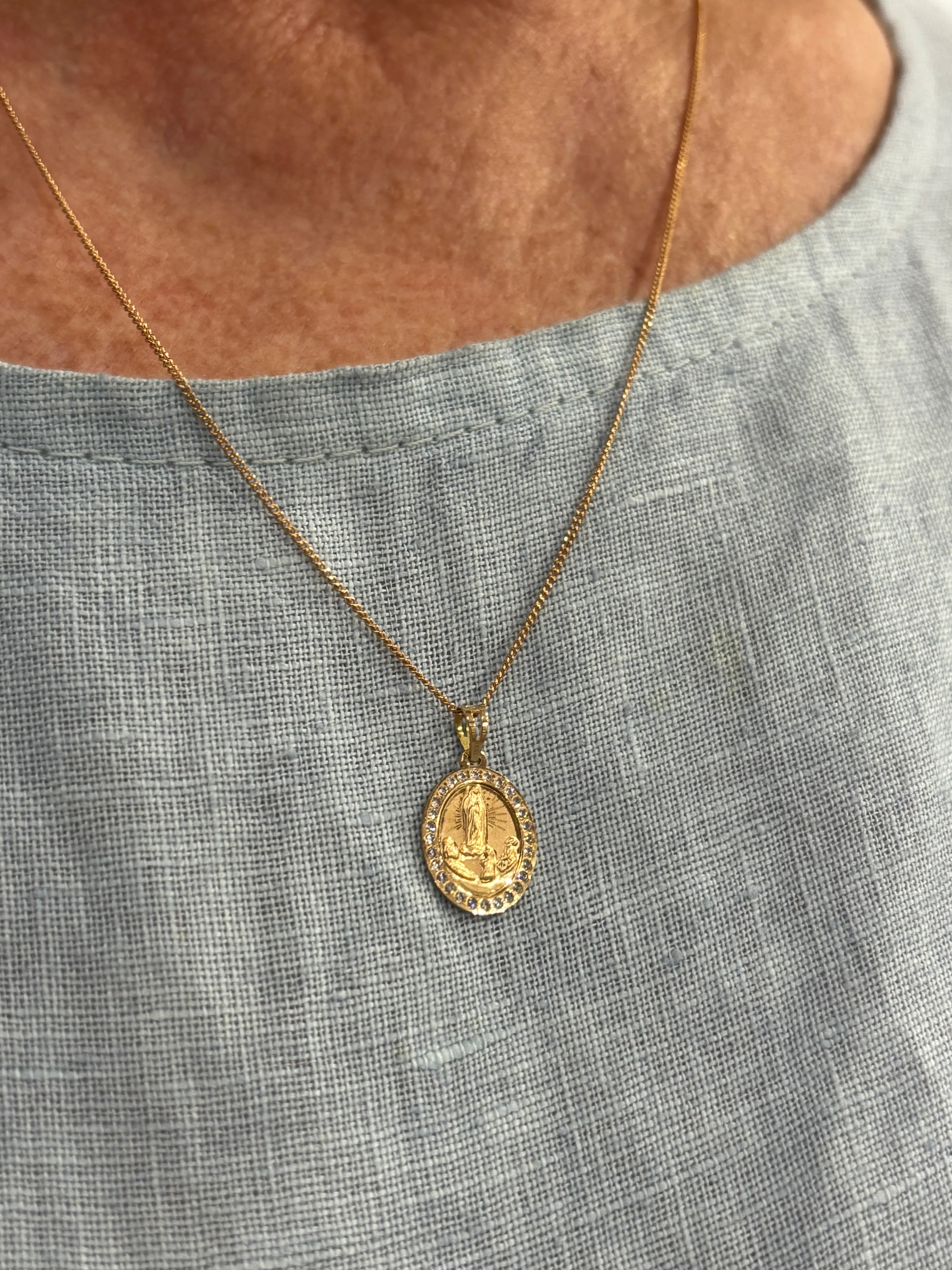 19.25k Yellow Gold Halo Our Lady of Fatima Medal - Image 2