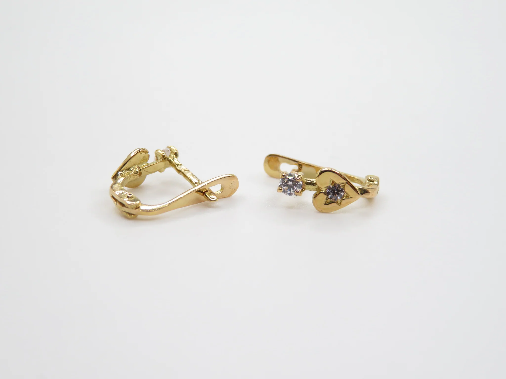 19.25k Heart and Star Children's Earrings - Image 4