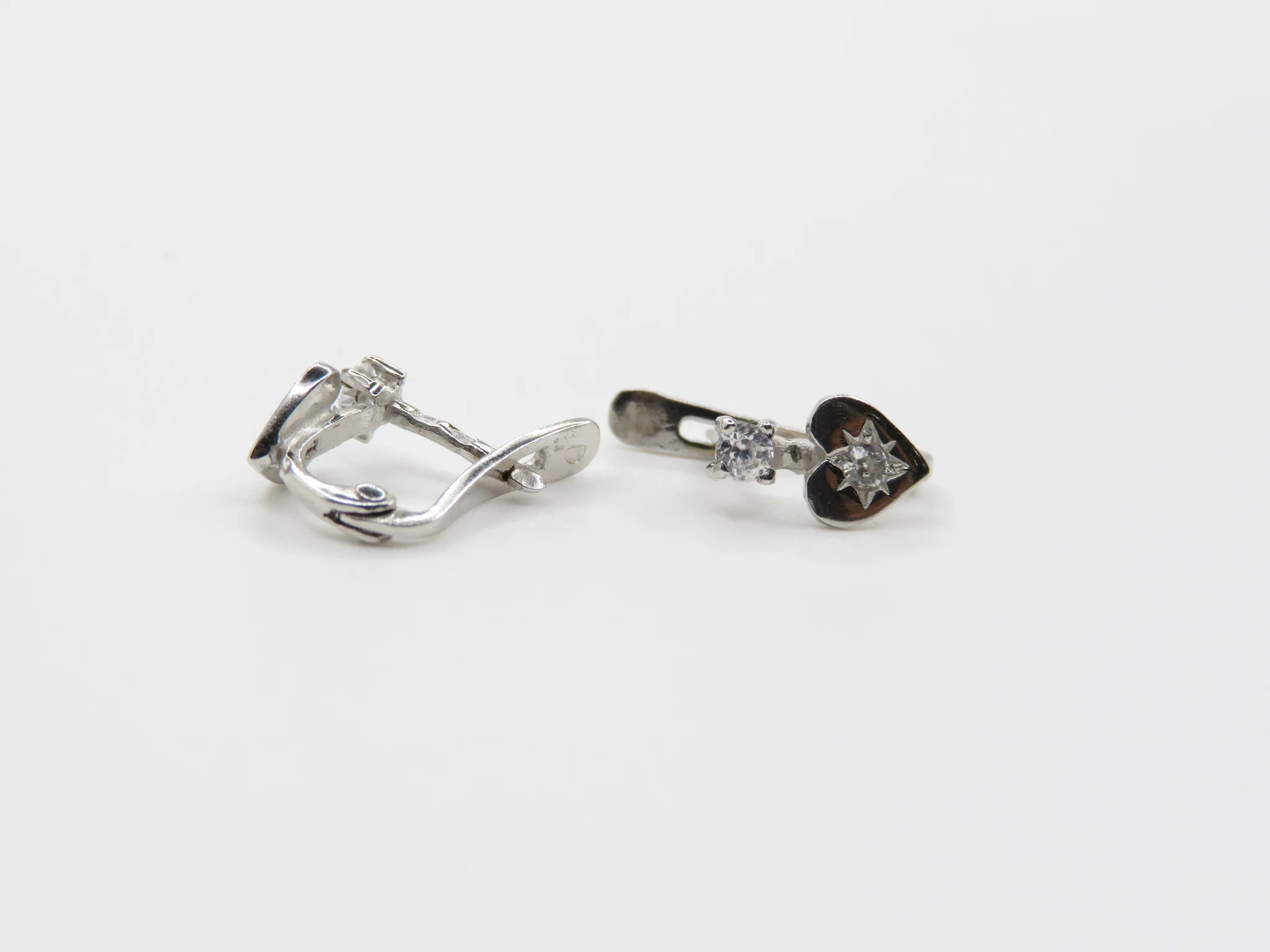 19.25k Heart and Star Children's Earrings - Image 6