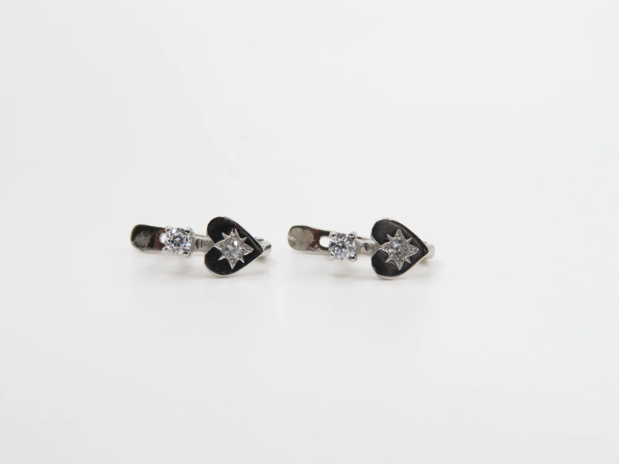 19.25k Heart and Star Children's Earrings - Image 7