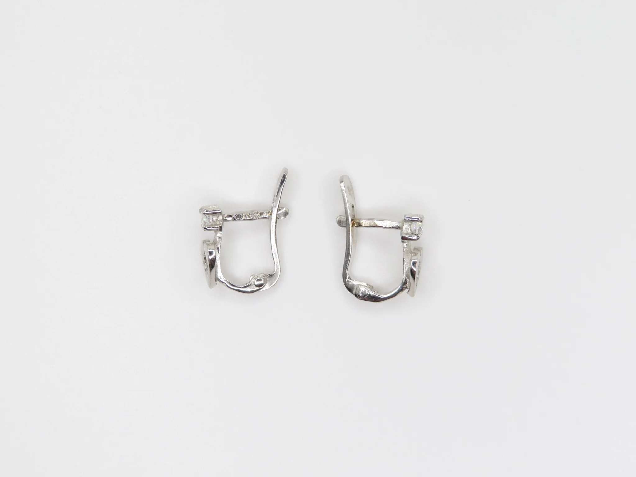 19.25k Heart and Star Children's Earrings - Image 8