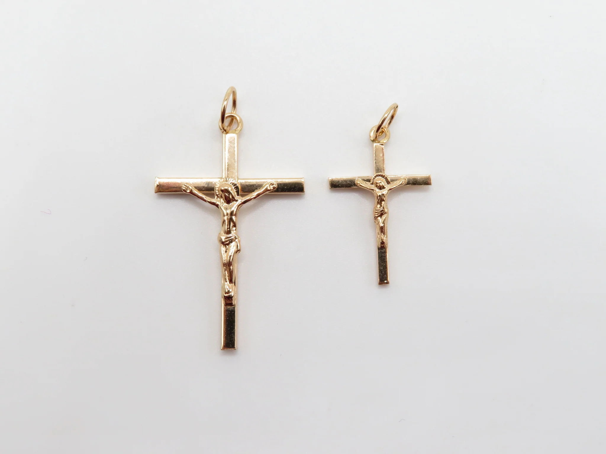 19.25k Yellow Gold Hollow Traditional Squared Cross - Image 4