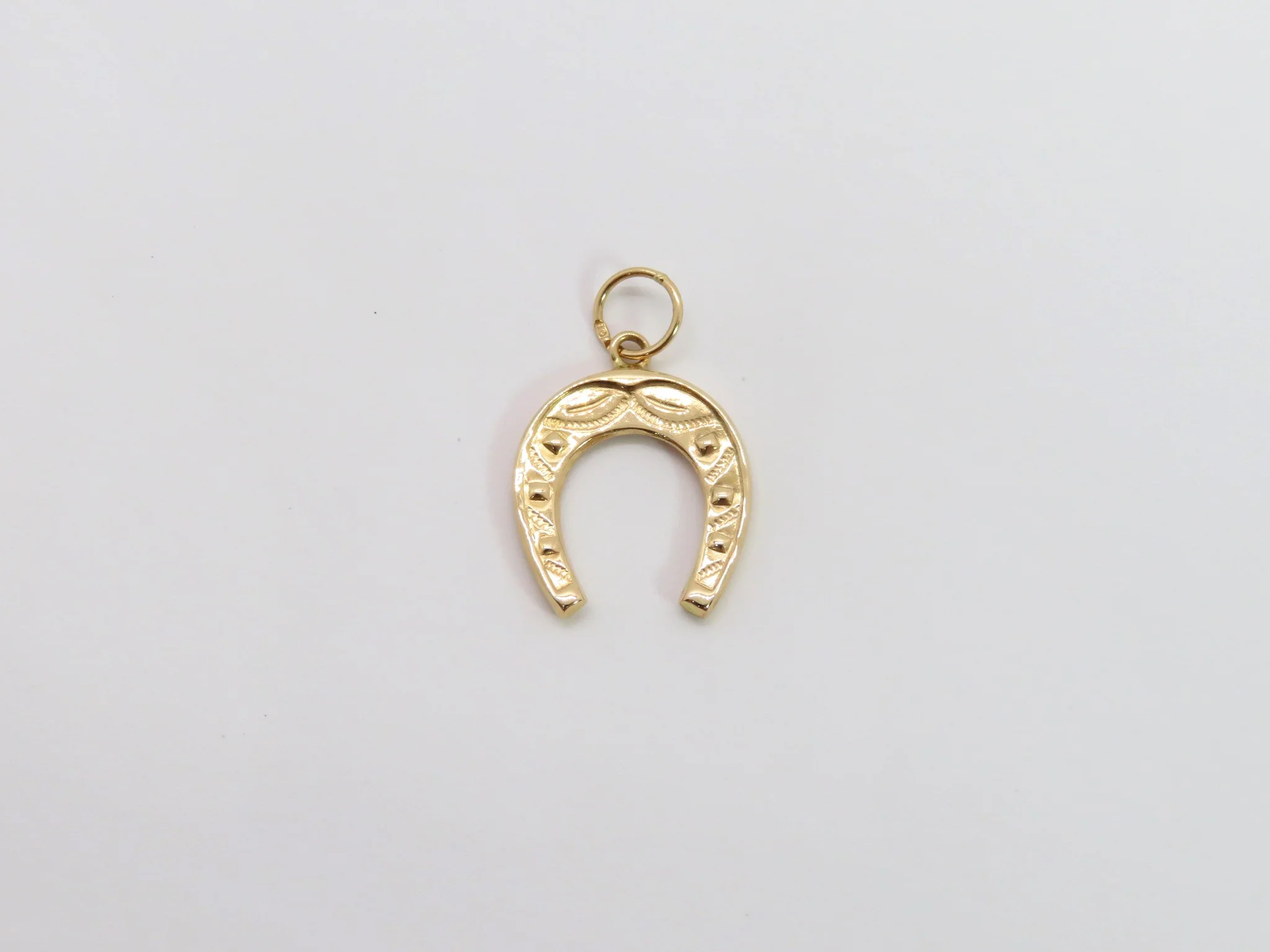 19.25k Yellow Gold Horse Shoe Pendant - Image 3