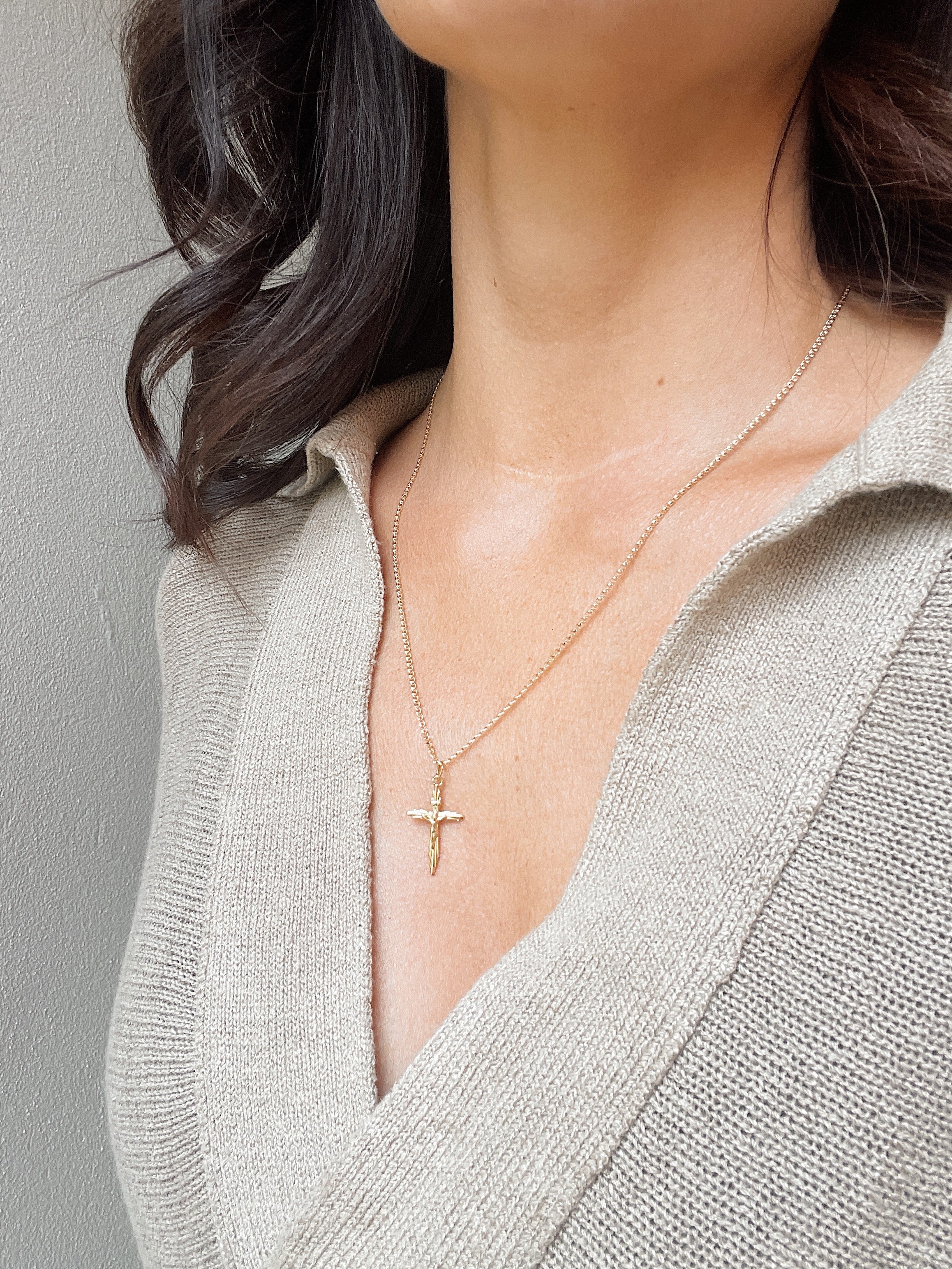19.25k Yellow Gold Lined Cross - Image 2