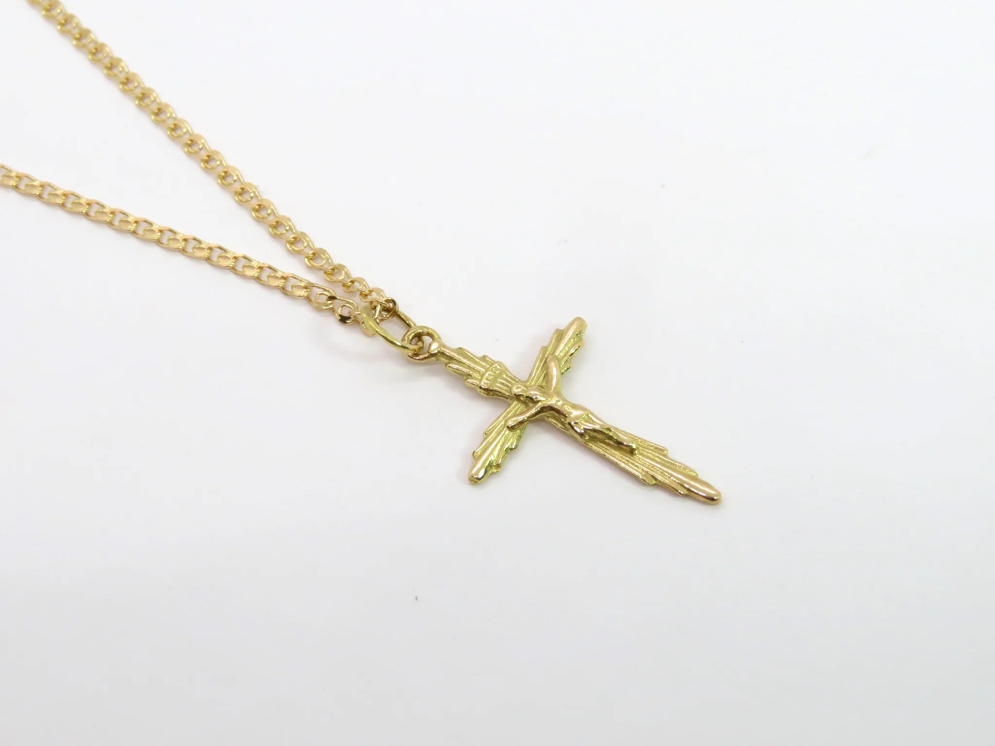 19.25k Yellow Gold Lined Cross - Image 4