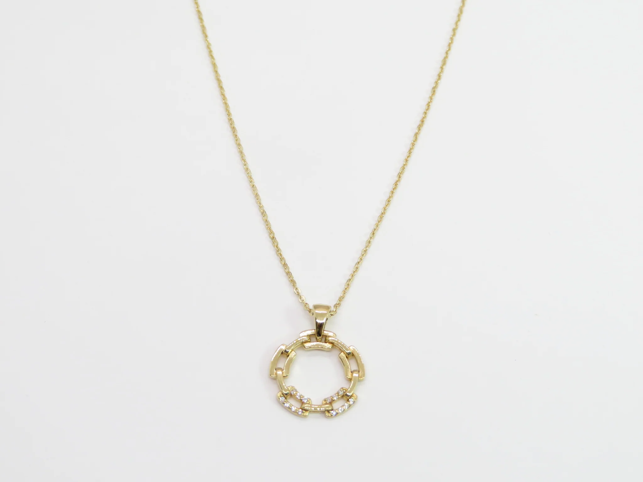 19.25k Yellow Gold Link Circle of Life Necklace - Image 5