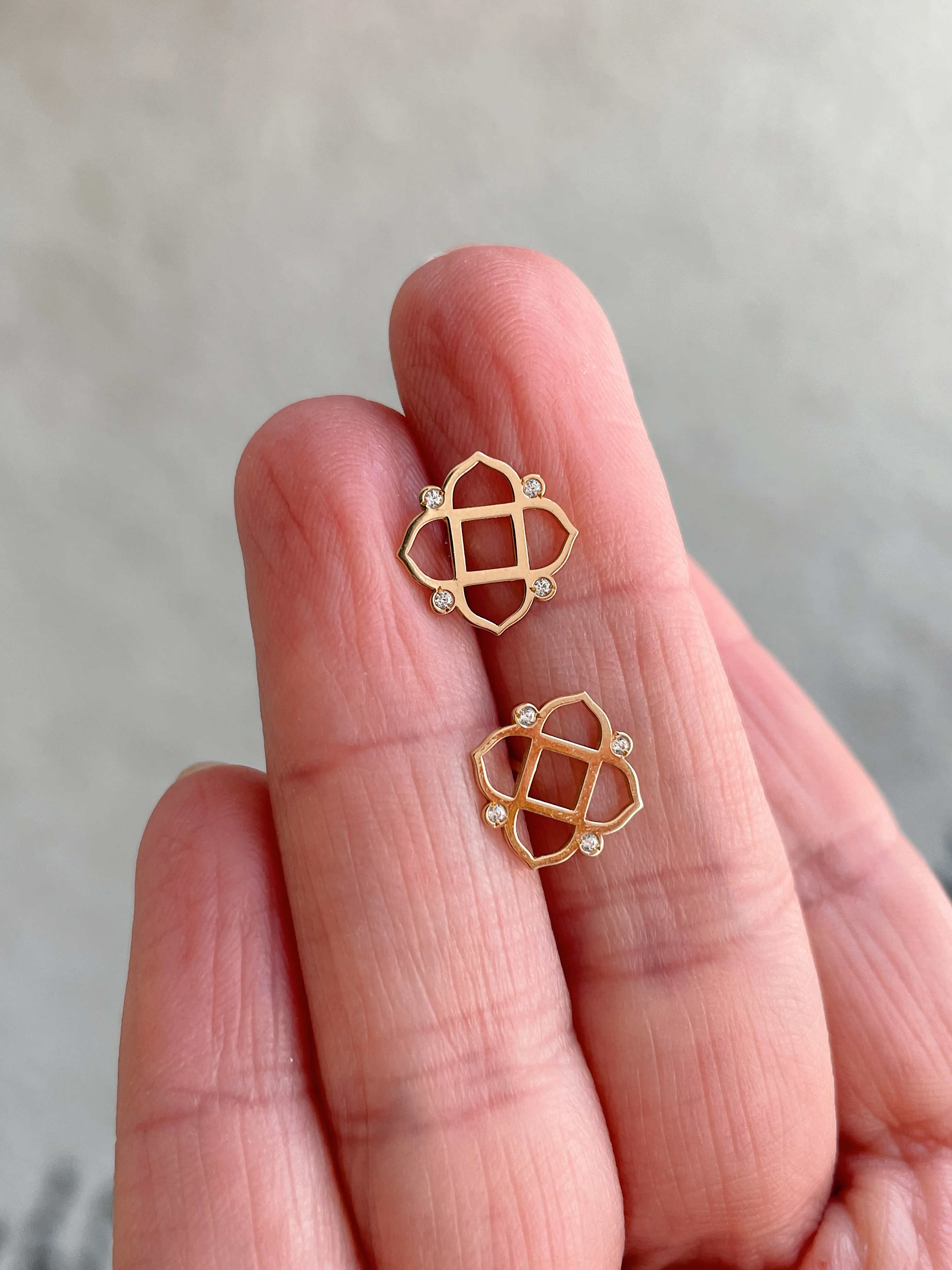 19.25k Lotus Stud Earrings - Image 4