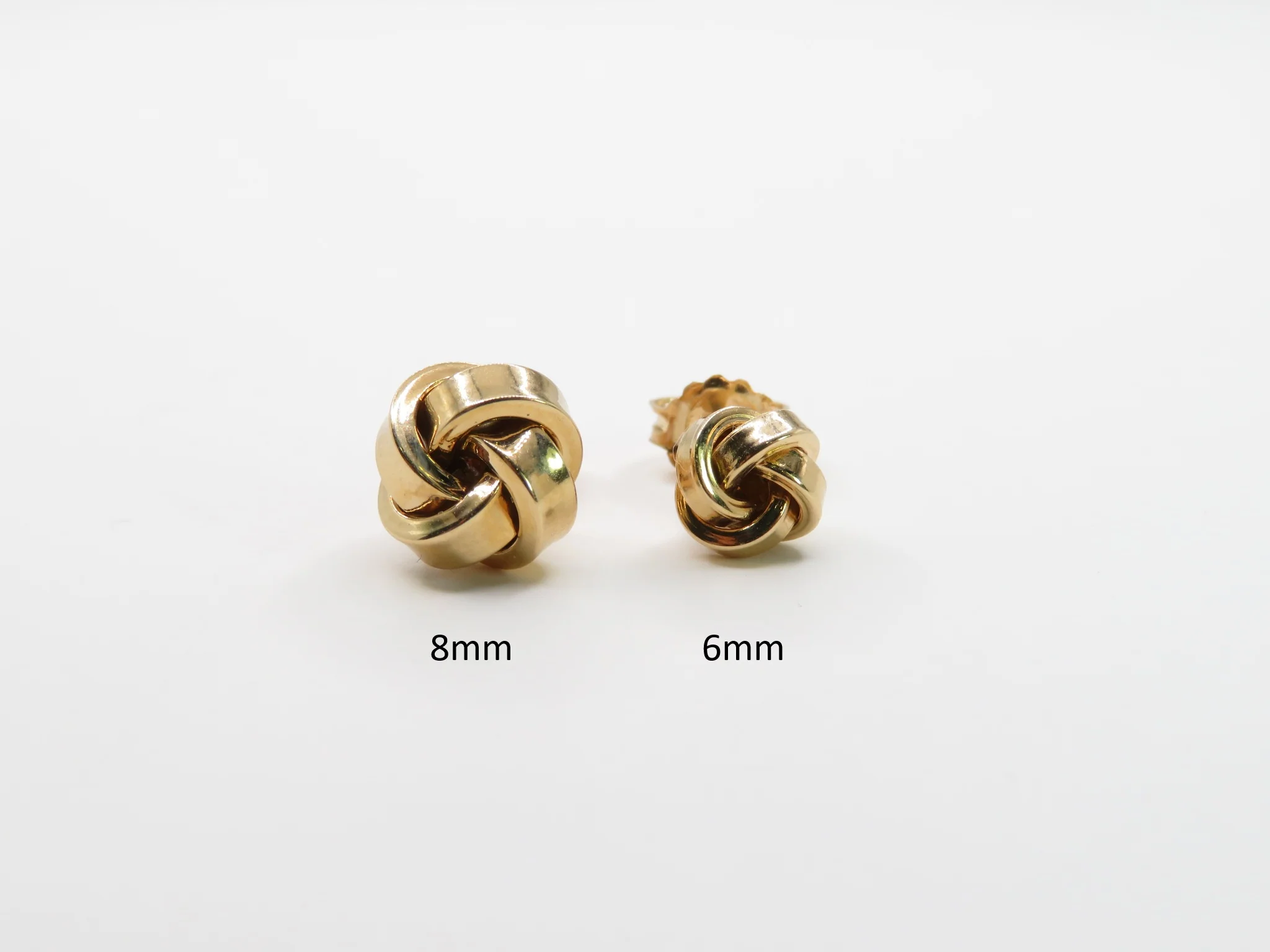 19.25k Yellow Gold Love Knot Studs - Image 4