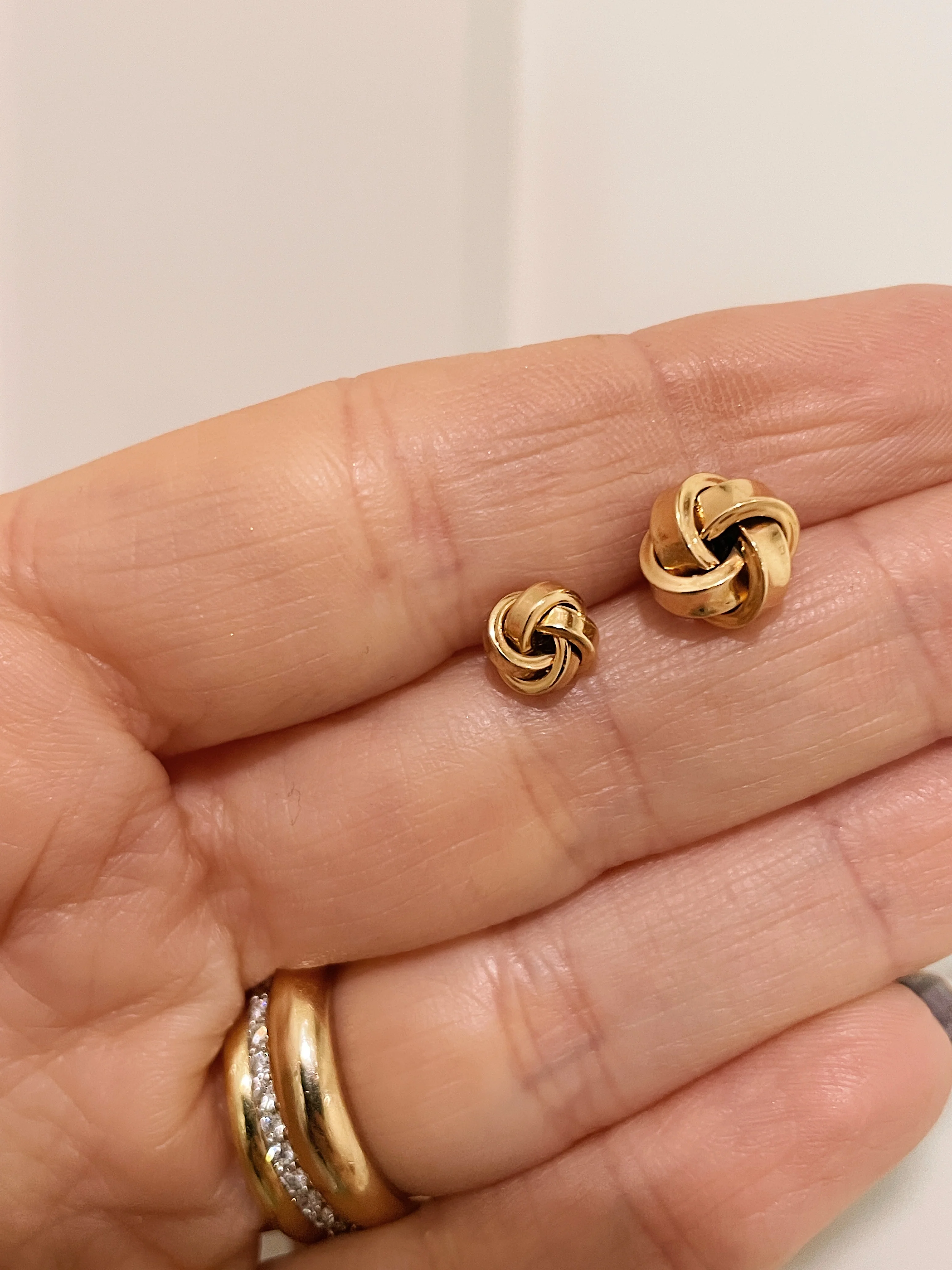 19.25k Yellow Gold Love Knot Studs - Image 5