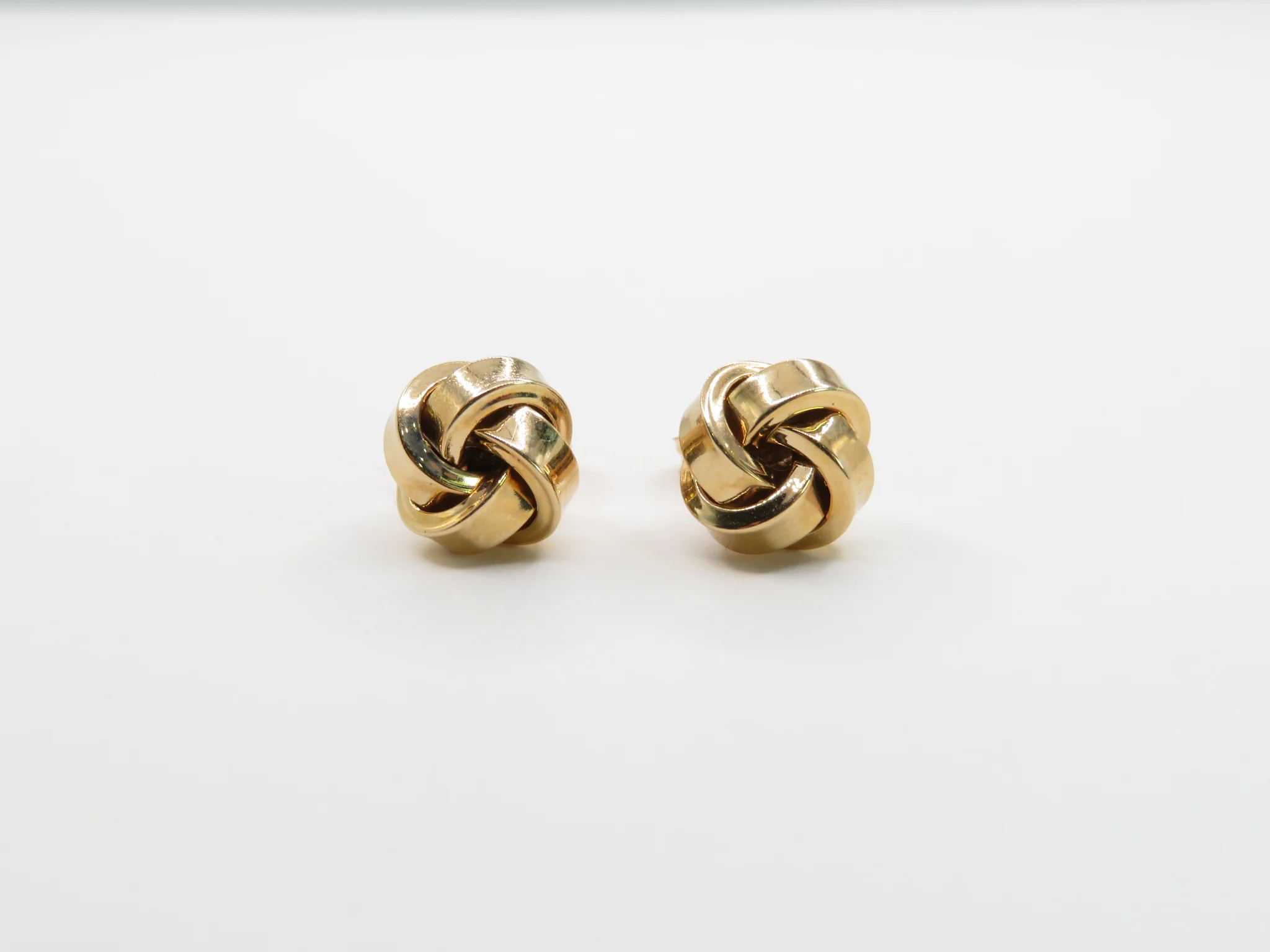 19.25k Yellow Gold Love Knot Studs - Image 8