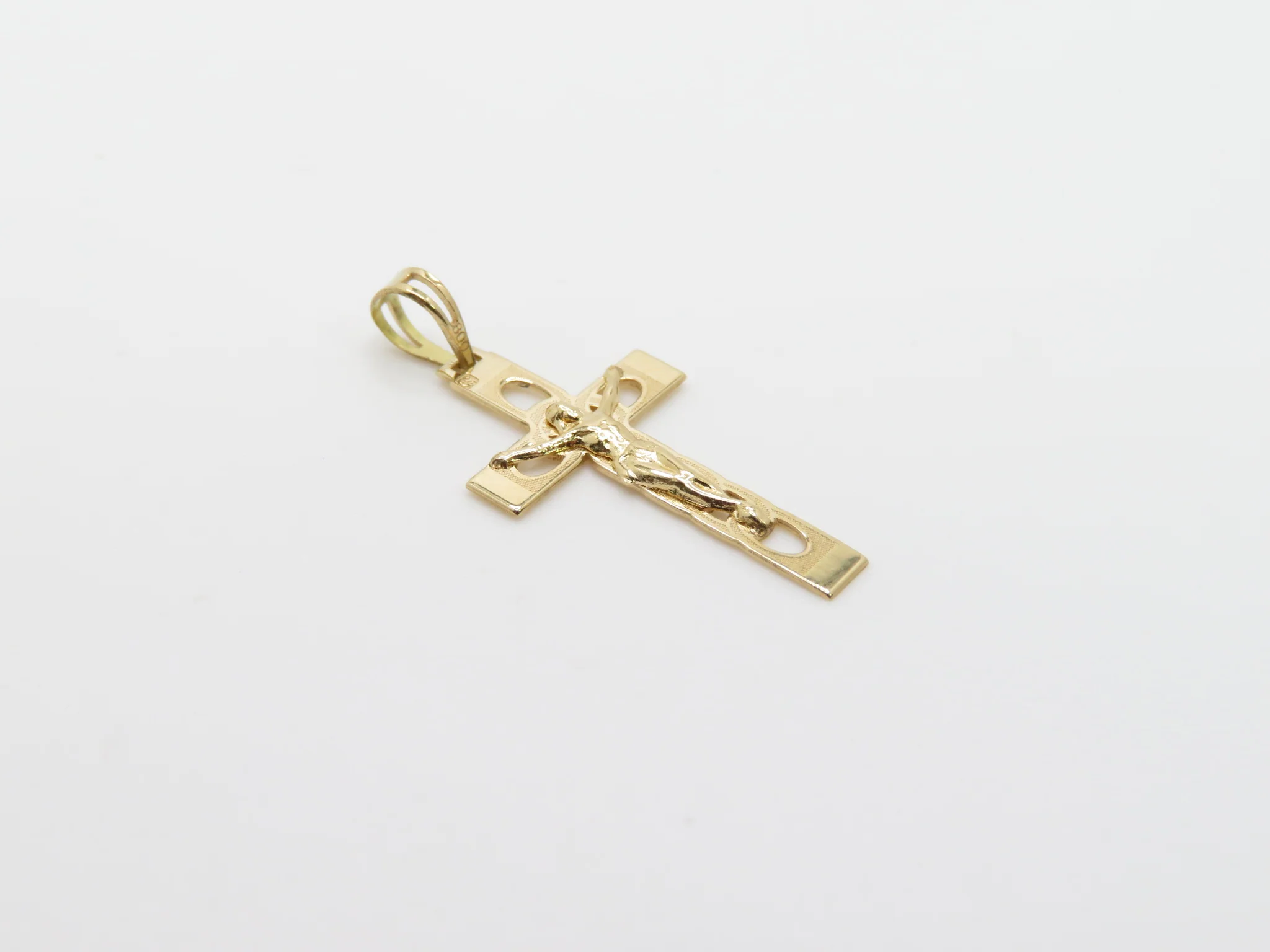 19.25k Matte Link Crucifix - Image 3