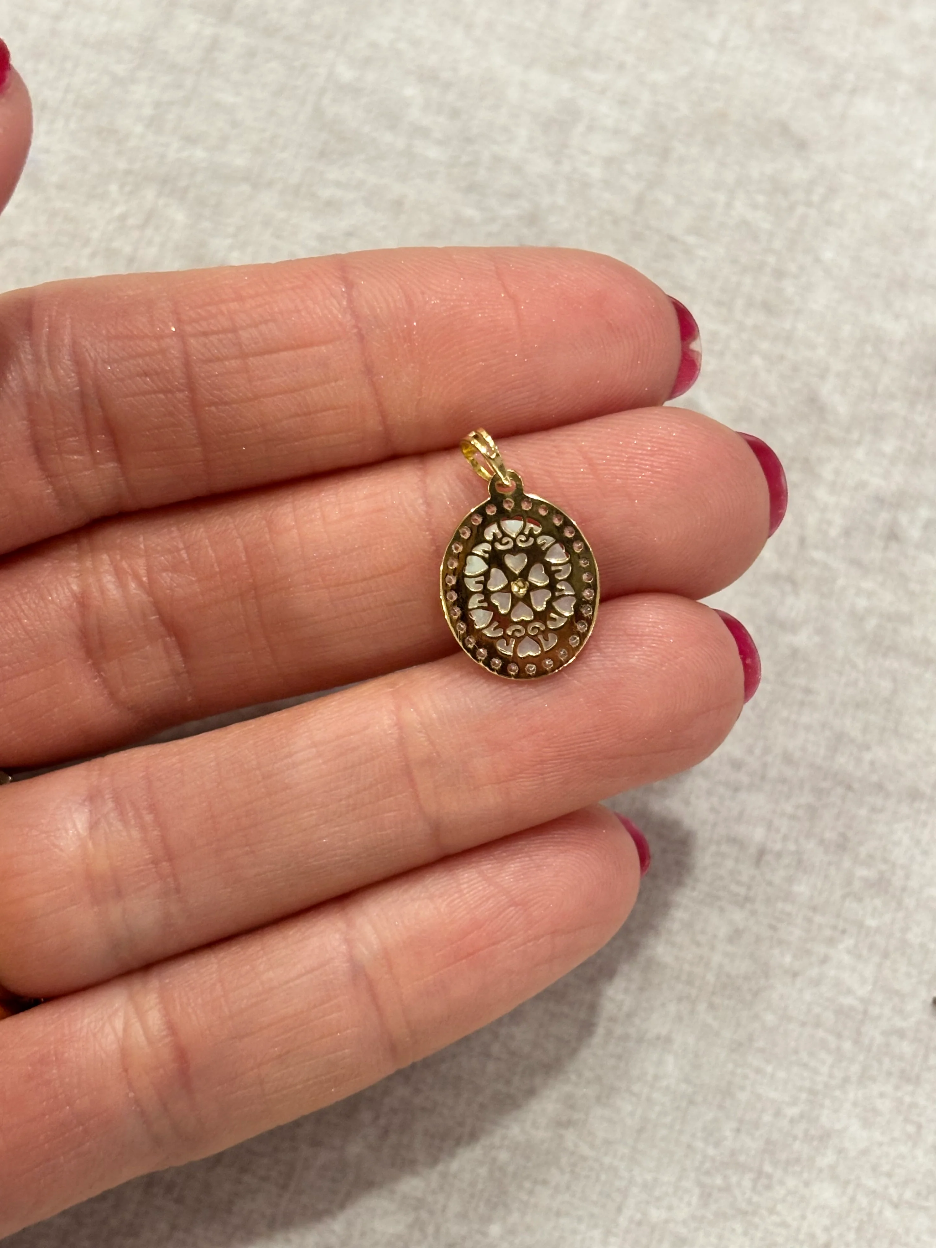 19.25k Yellow Gold Mother of Pearl Angel Pendant - Image 4