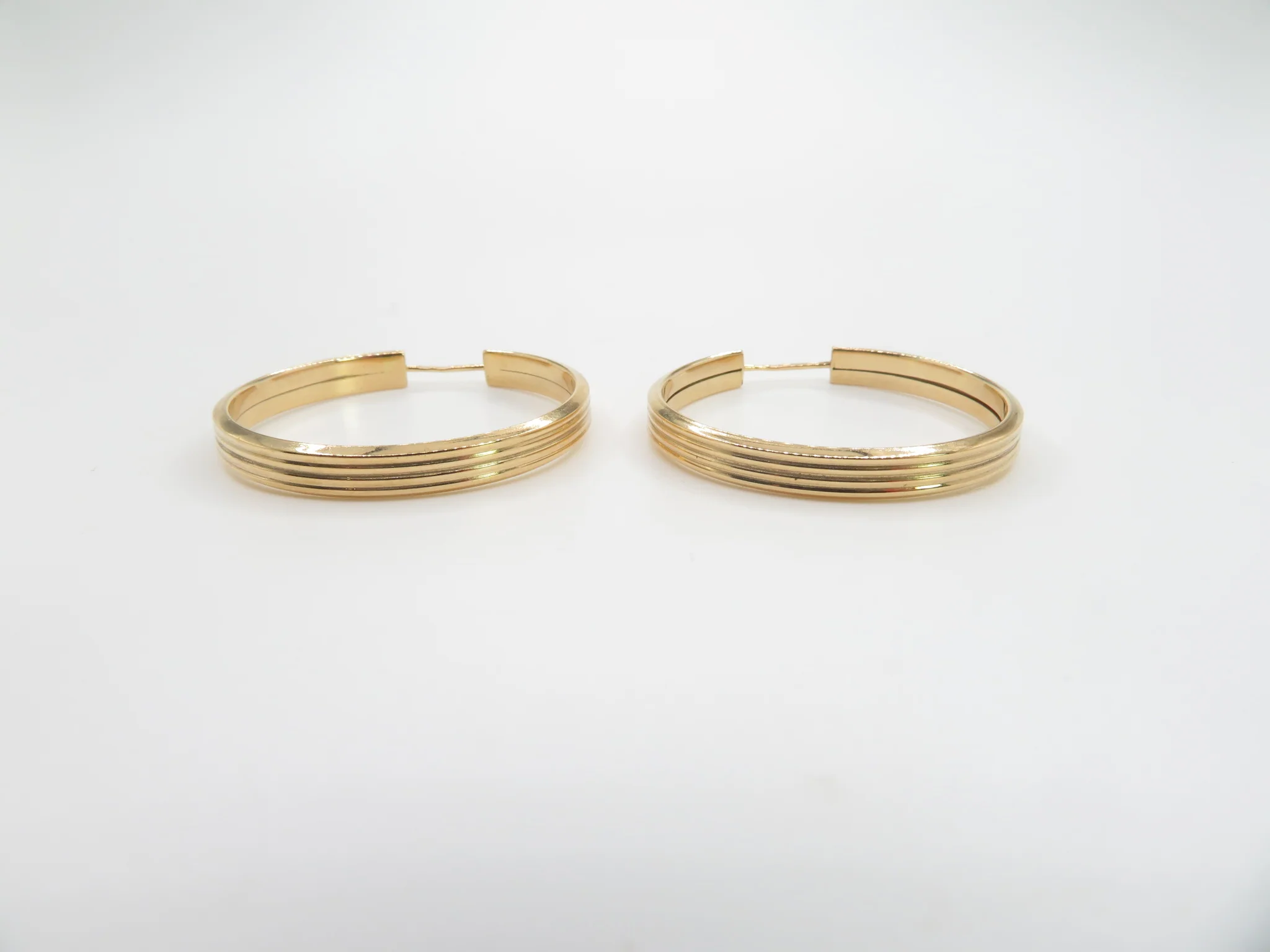 19.25k Yellow Gold Linear Sleeper Hoops - Image 3