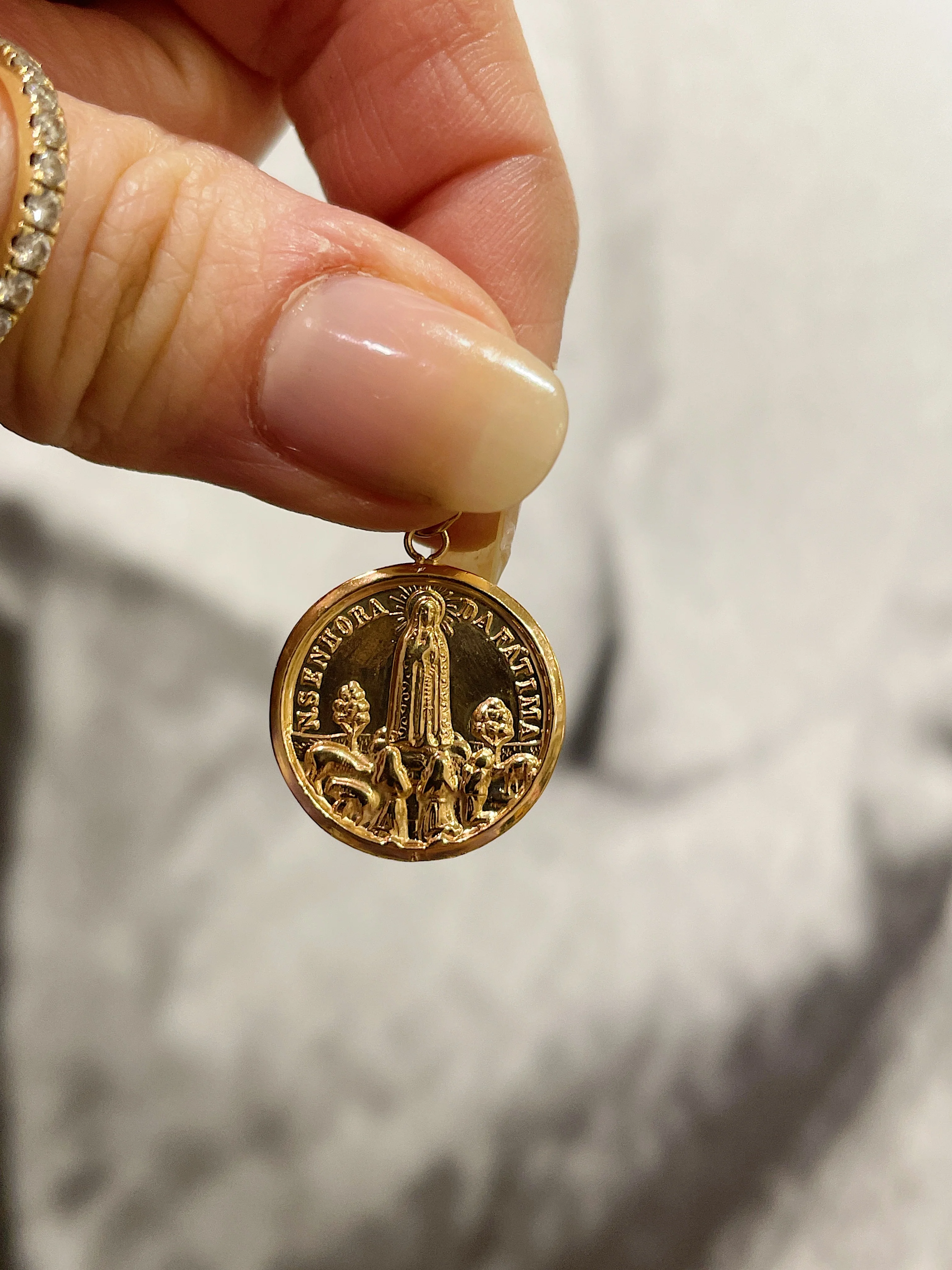 19.25k N.S de Fatima Medallion - Image 5