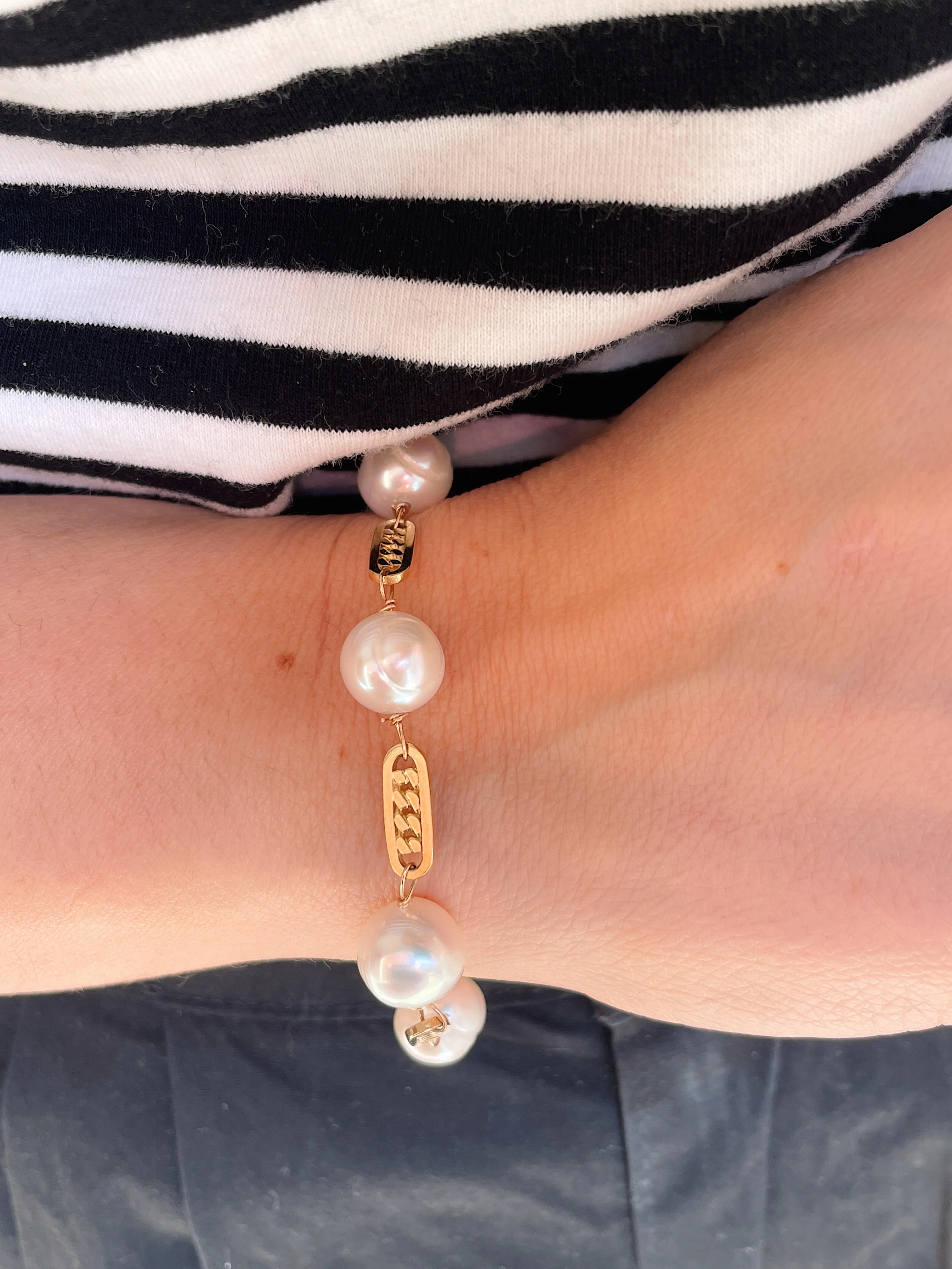 19.25k Yellow Gold Oblong Curb Station Pearl Bracelet - Image 2