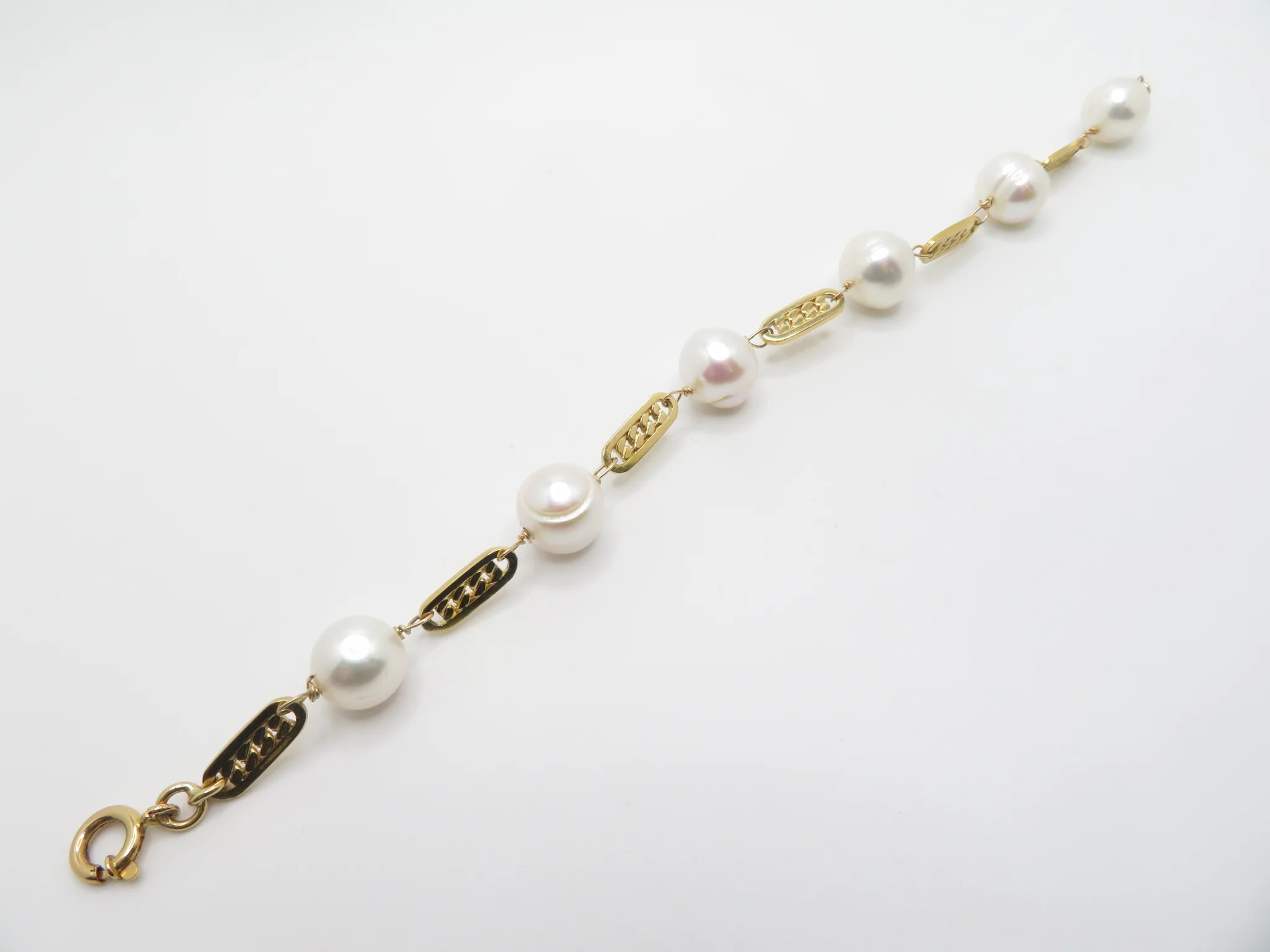 19.25k Yellow Gold Oblong Curb Station Pearl Bracelet - Image 3