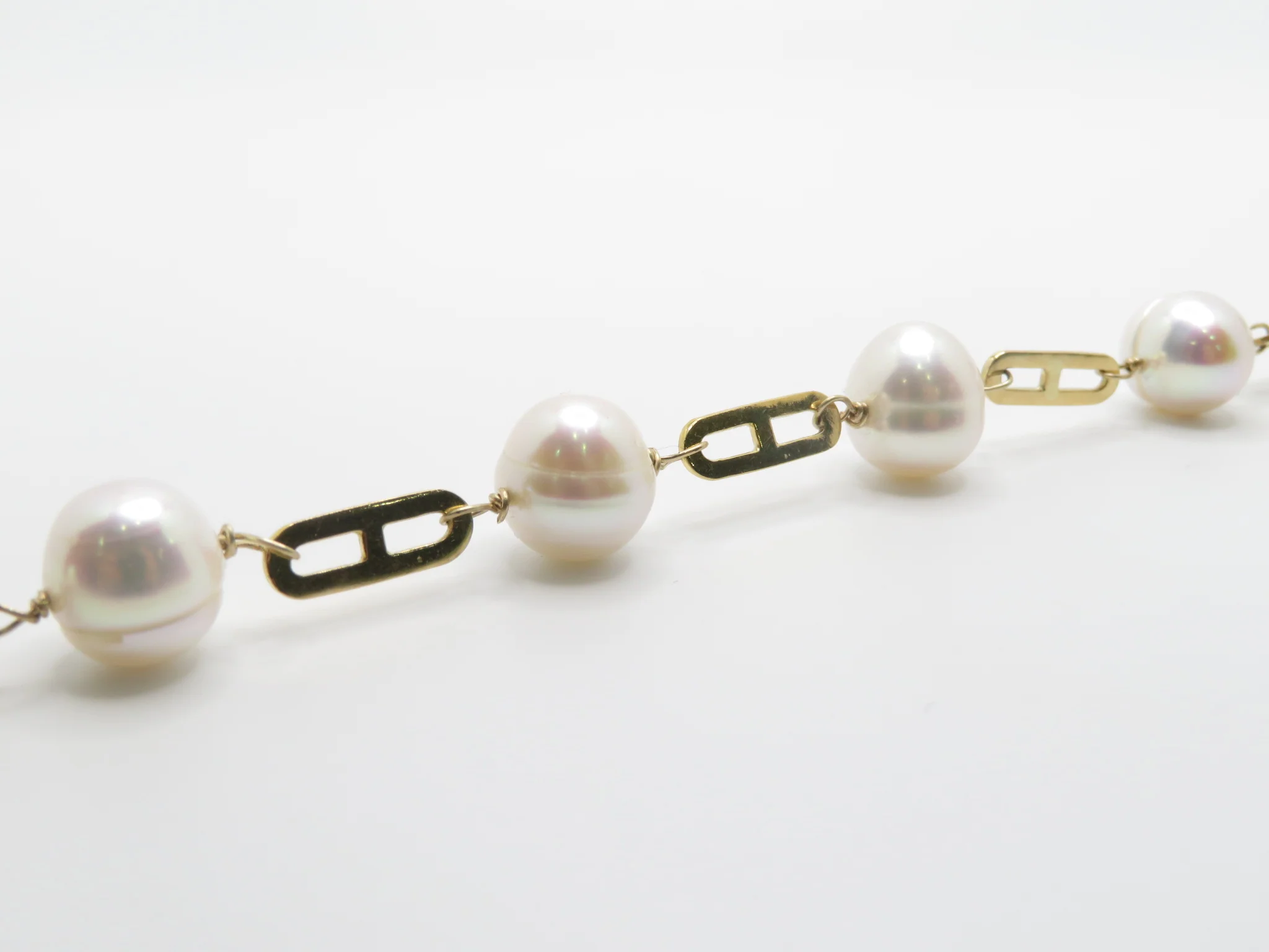 19.25k Yellow Gold Oblong Station Pearl Bracelet