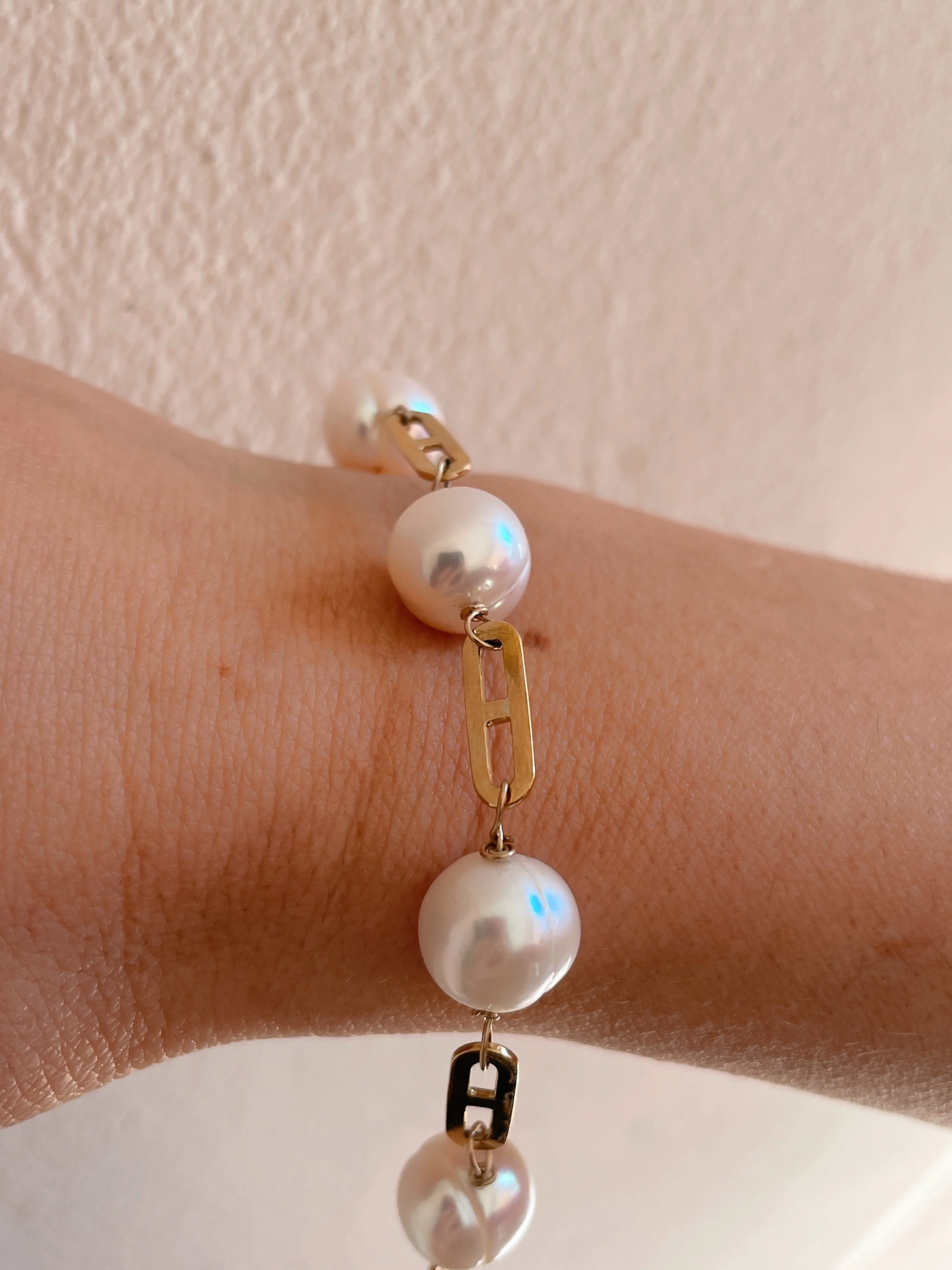 19.25k Yellow Gold Oblong Station Pearl Bracelet - Image 4