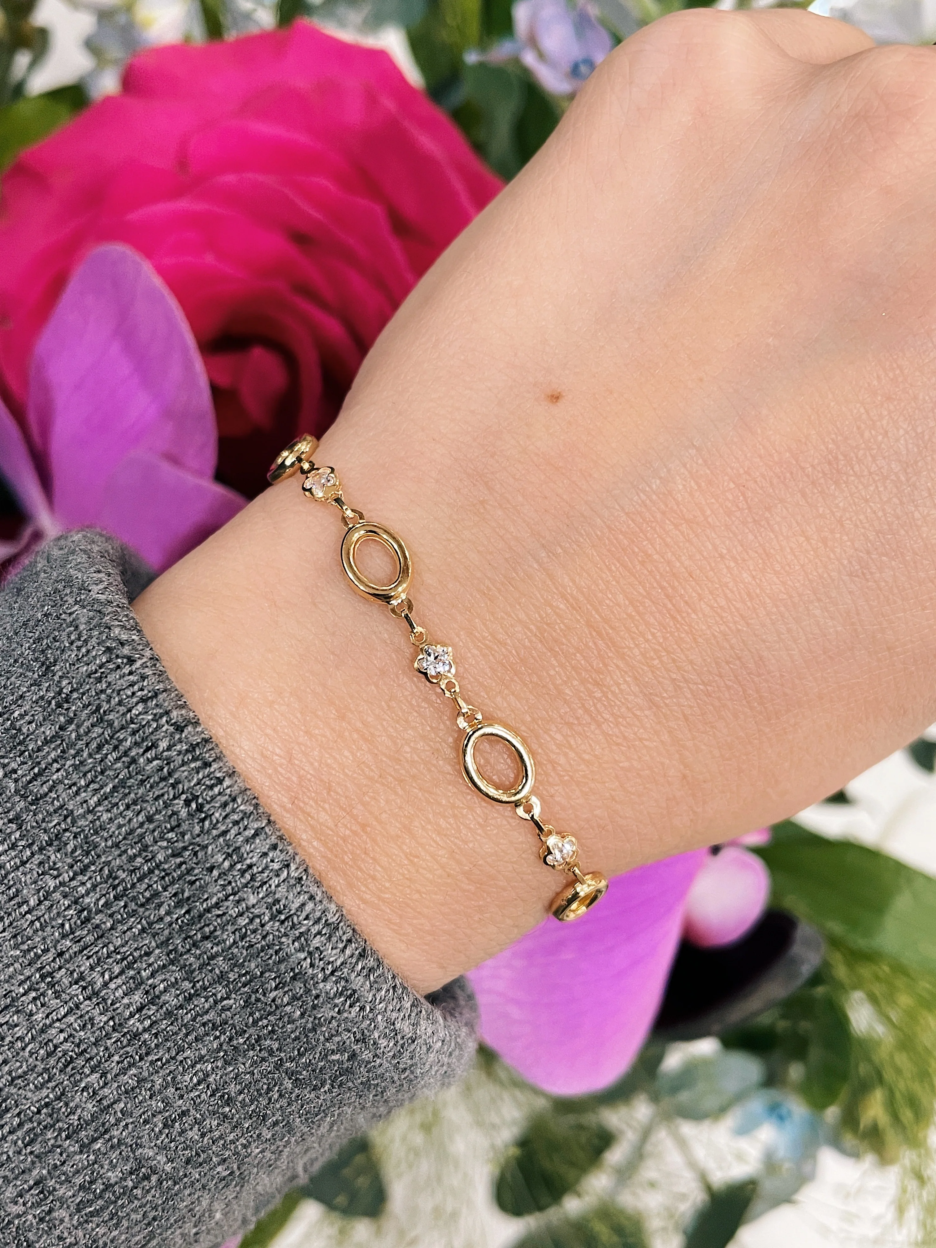 19.25k Yellow Gold Oval & Daisy Link CZ Bracelet - Image 2