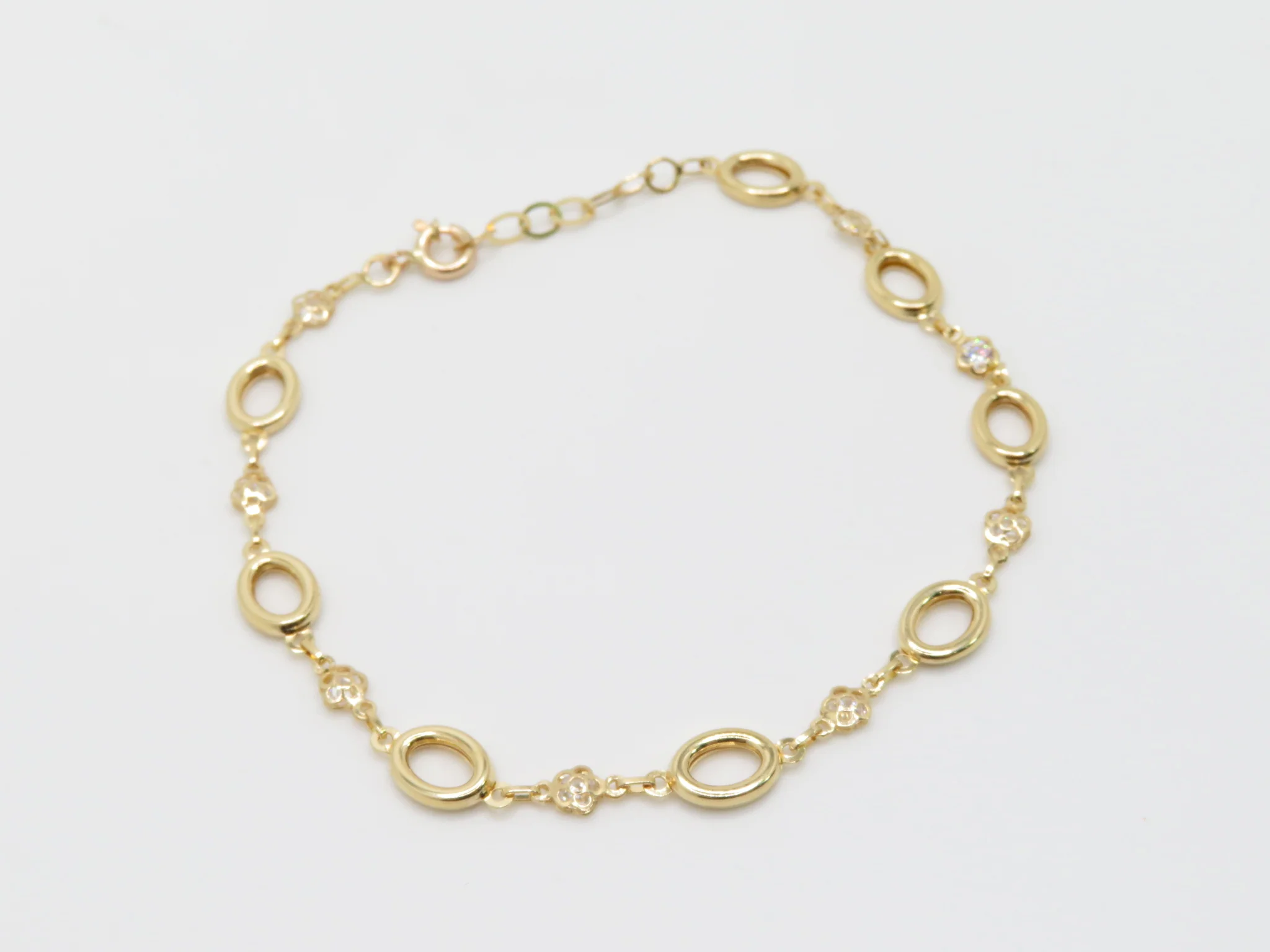 19.25k Yellow Gold Oval & Daisy Link CZ Bracelet - Image 3