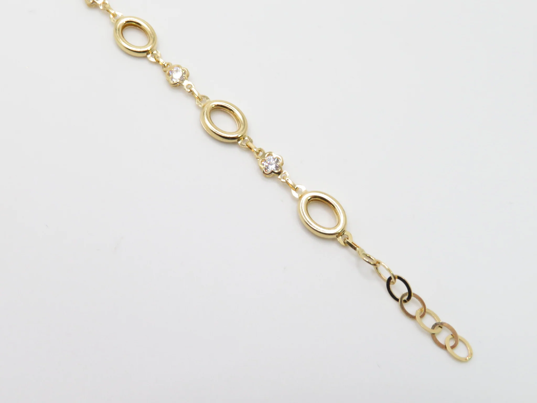 19.25k Yellow Gold Oval & Daisy Link CZ Bracelet - Image 5