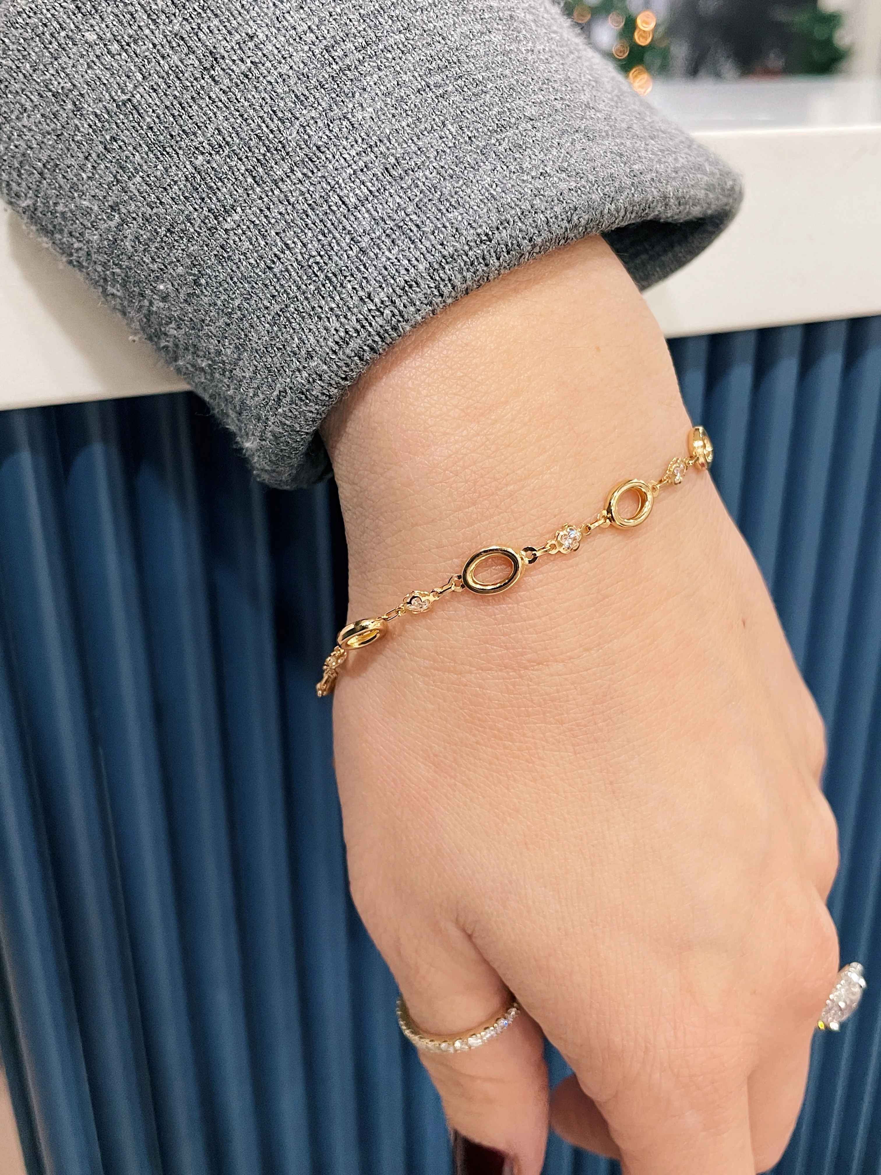 19.25k Yellow Gold Oval & Daisy Link CZ Bracelet - Image 6