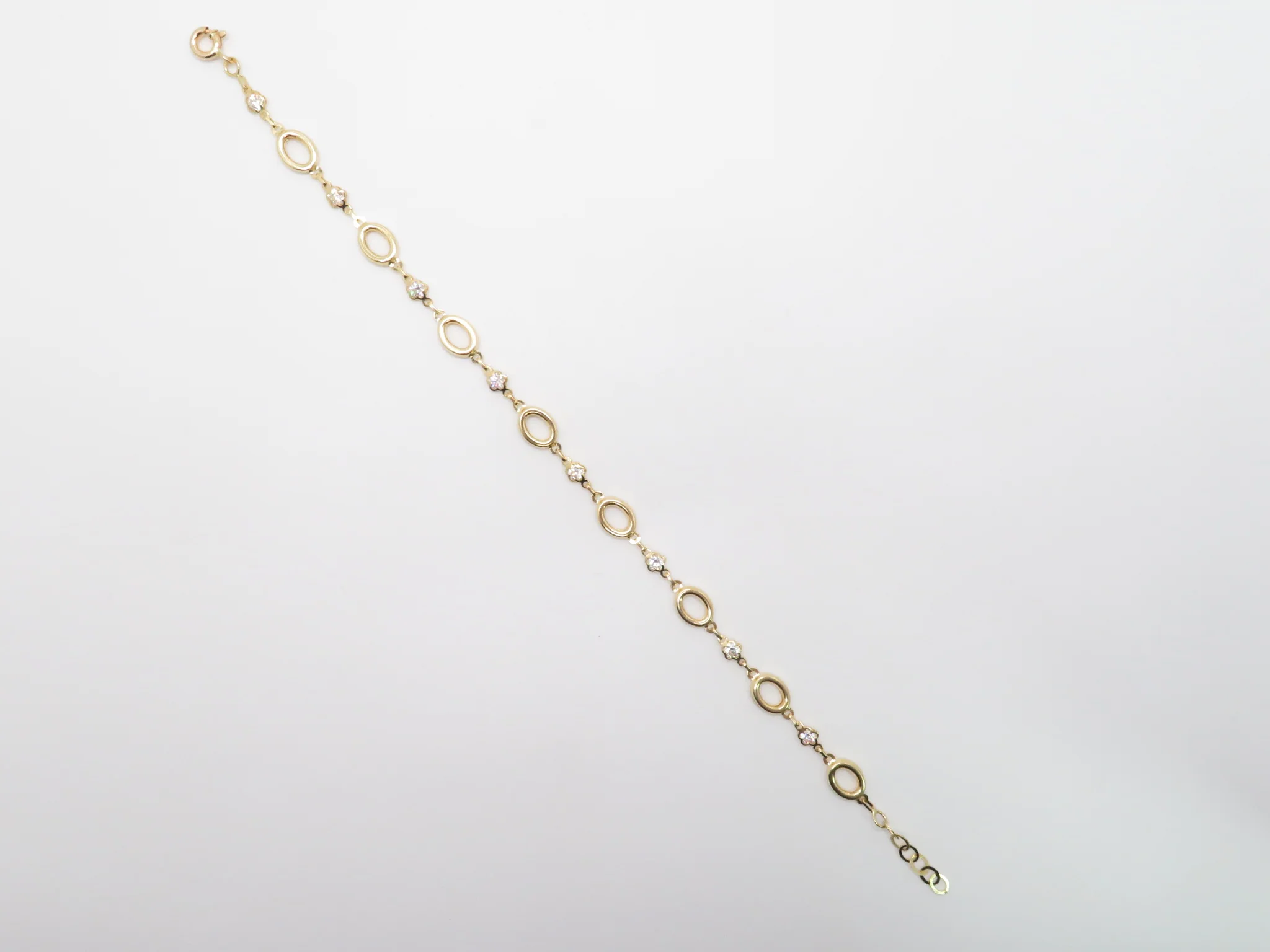19.25k Yellow Gold Oval & Daisy Link CZ Bracelet - Image 7