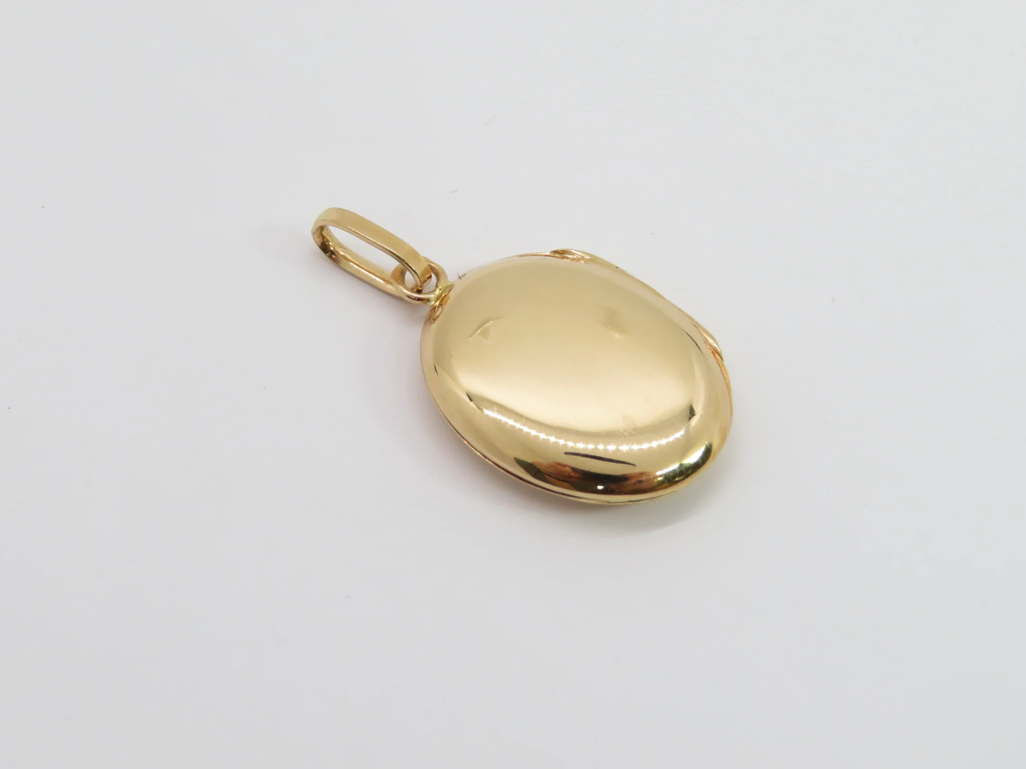 19.25k Yellow Gold Plain Oval Locket