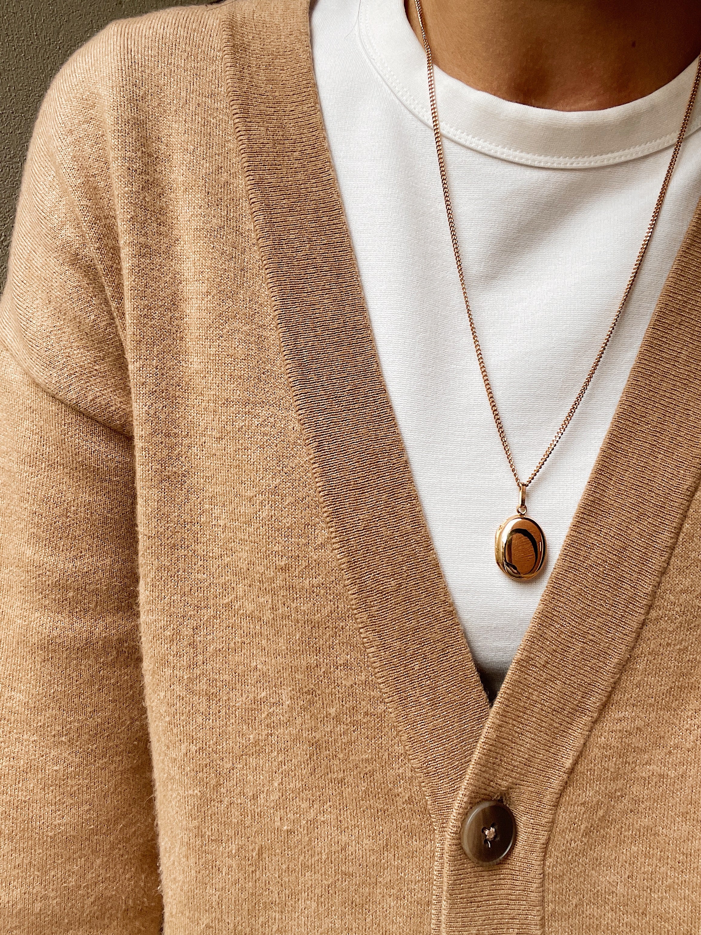 19.25k Yellow Gold Plain Oval Locket - Image 2