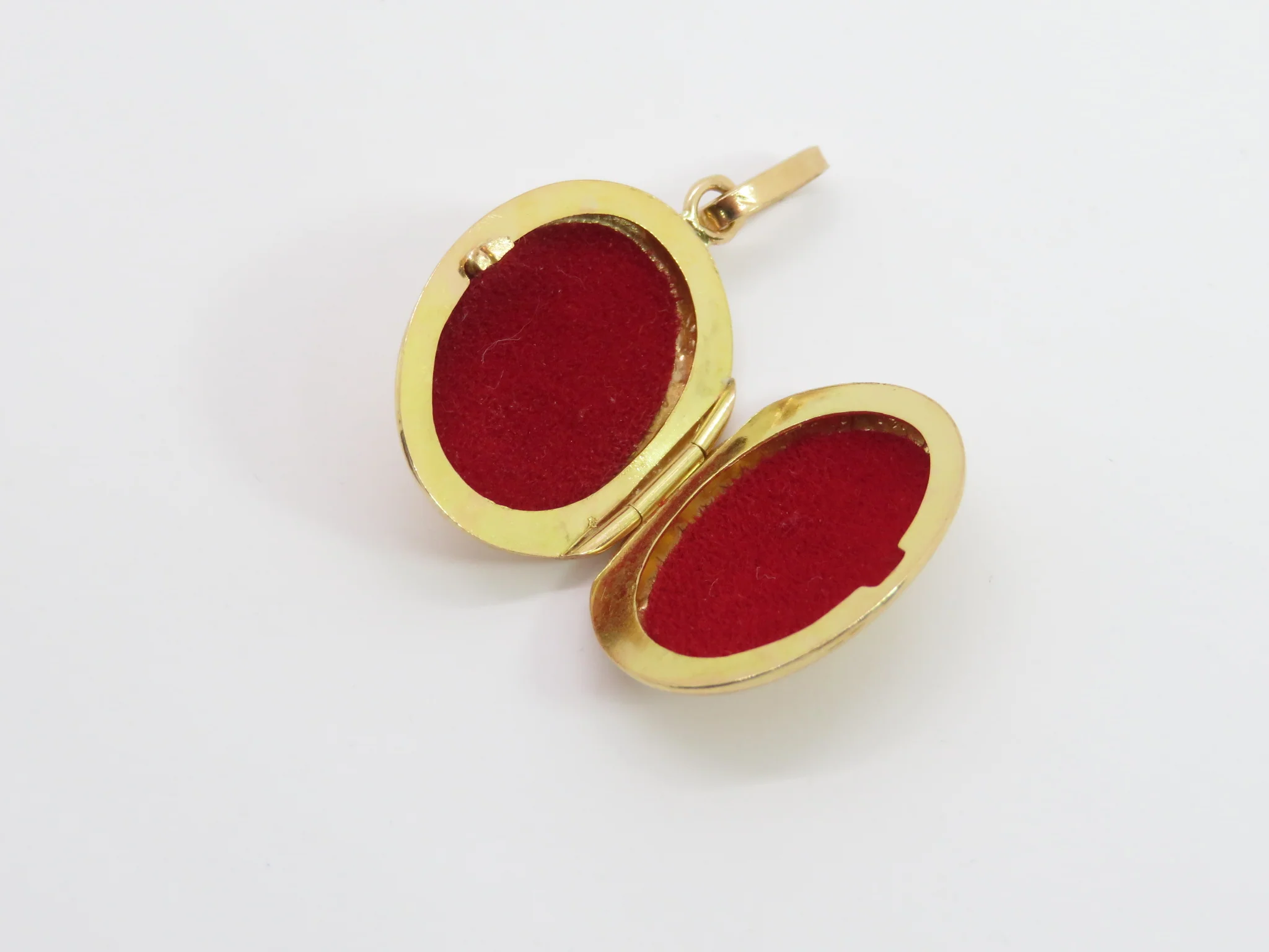 19.25k Yellow Gold Plain Oval Locket - Image 3