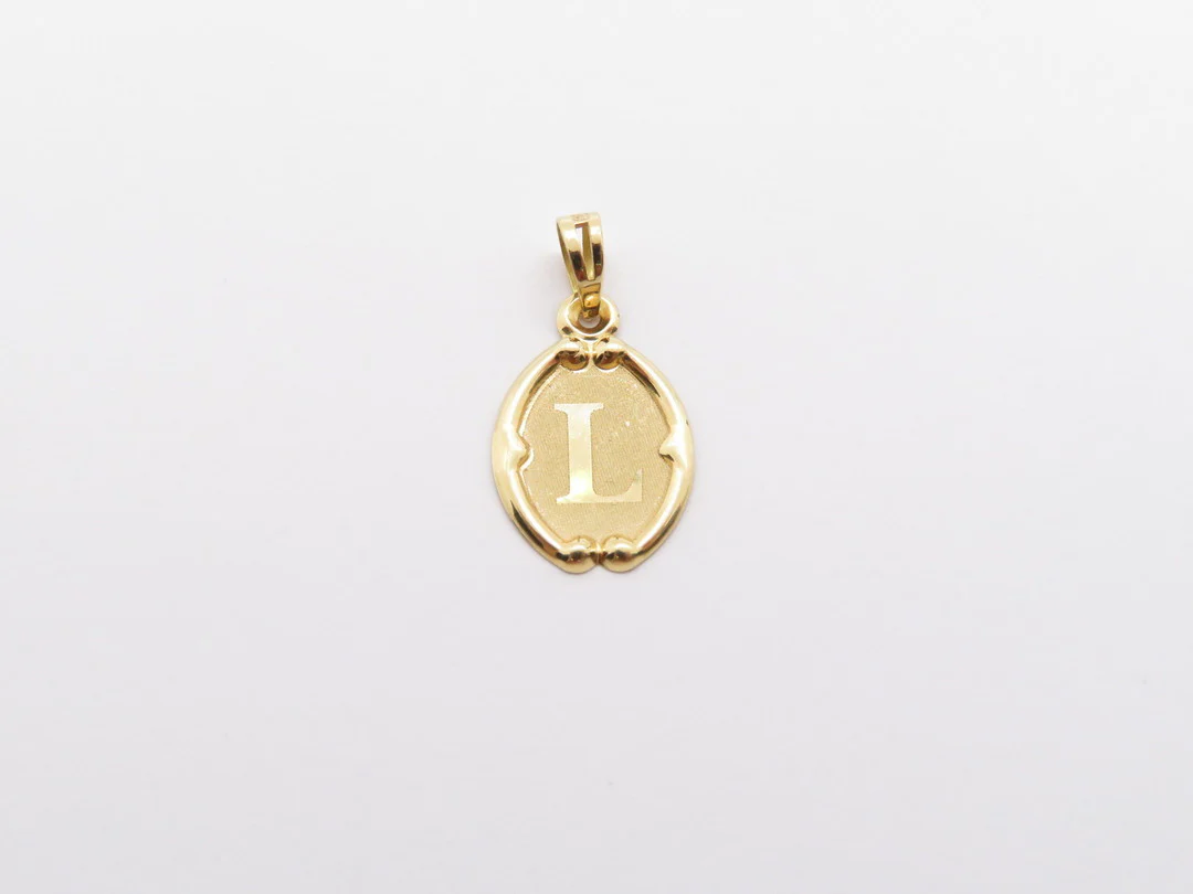 19.25k Oval Trimmed Initial Pendant - Image 15