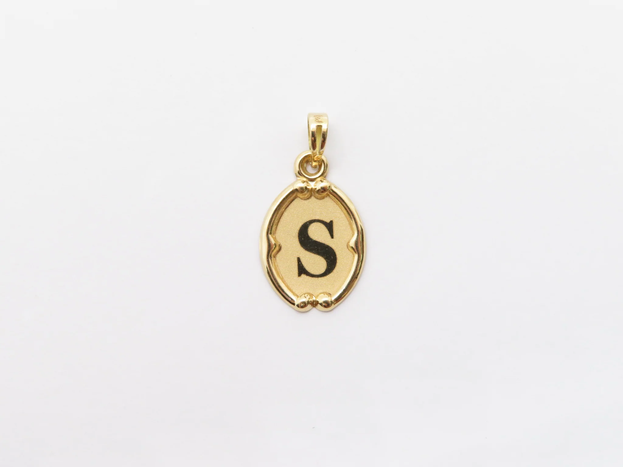 19.25k Oval Trimmed Initial Pendant - Image 22