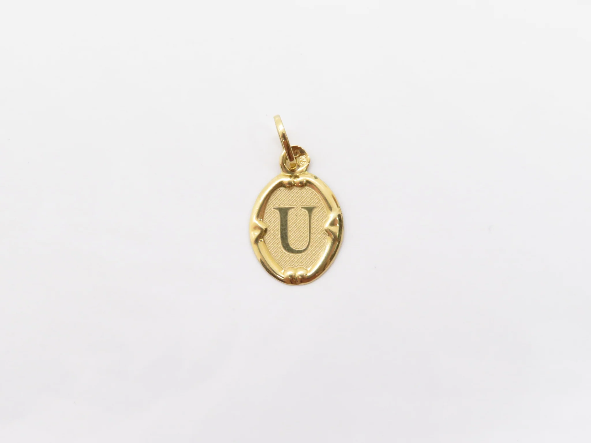 19.25k Oval Trimmed Initial Pendant - Image 24