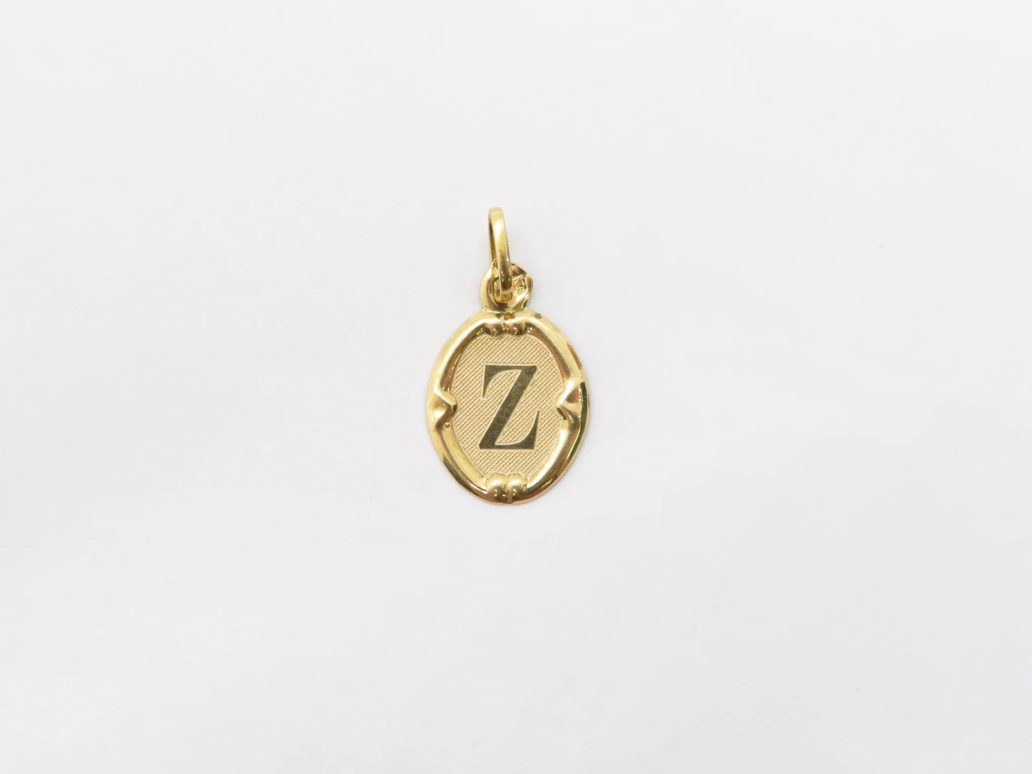 19.25k Oval Trimmed Initial Pendant - Image 28